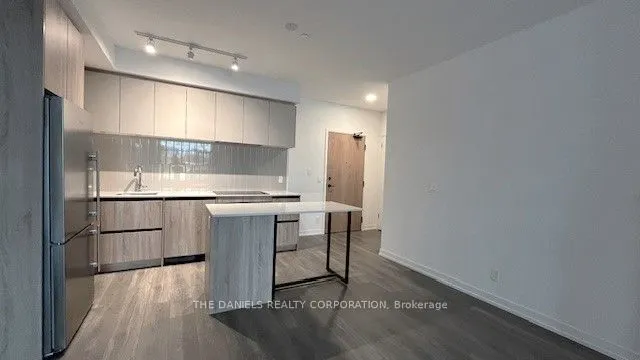 8 Beverley Glen Boulevard, #120