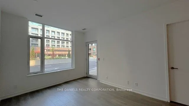 8 Beverley Glen Boulevard, #120