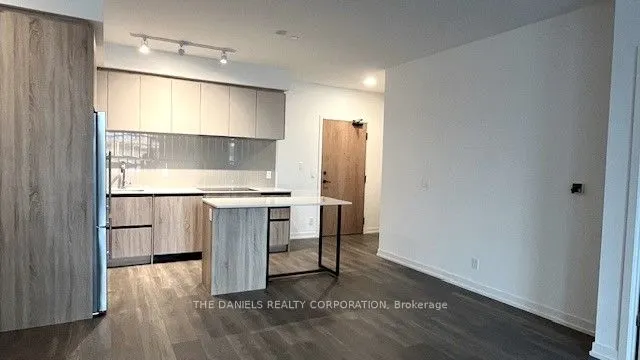 8 Beverley Glen Boulevard, #120