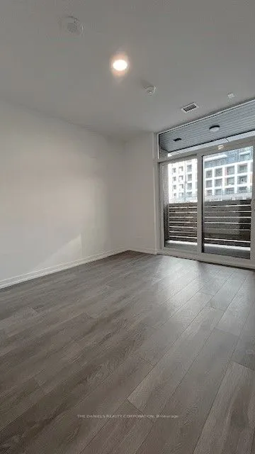 8 Beverley Glen Boulevard, #120