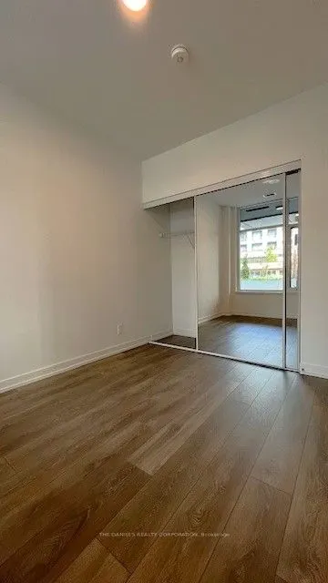 8 Beverley Glen Boulevard, #120