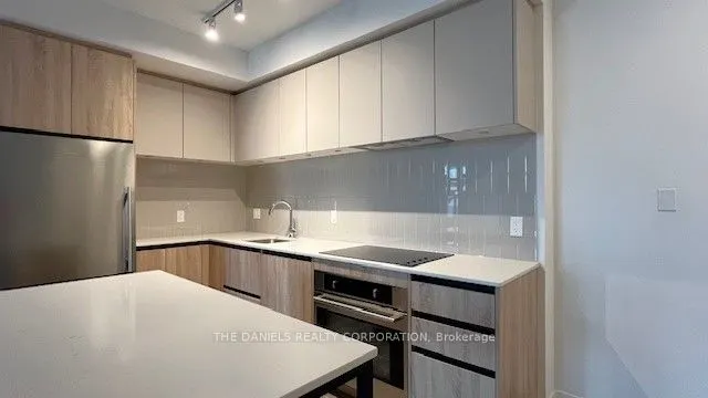 8 Beverley Glen Boulevard, #120