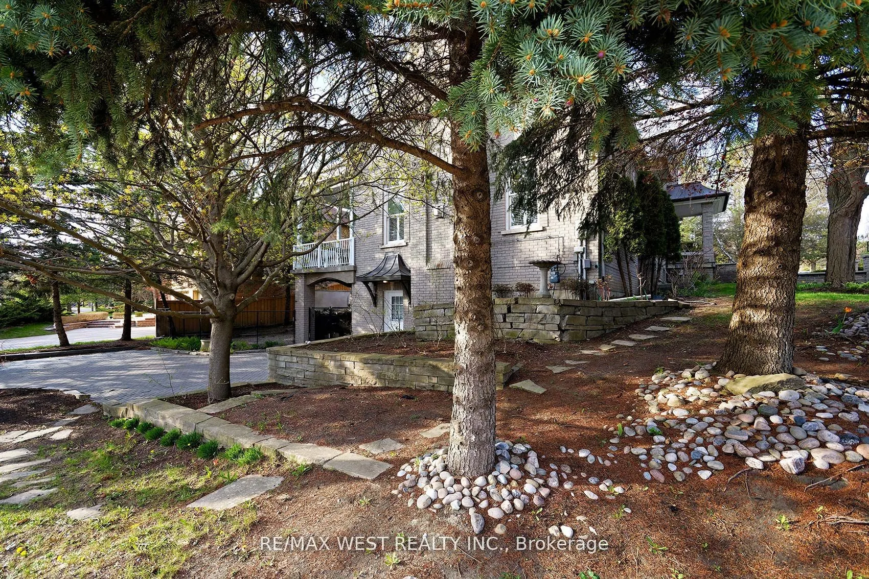 5 Humberview Drive