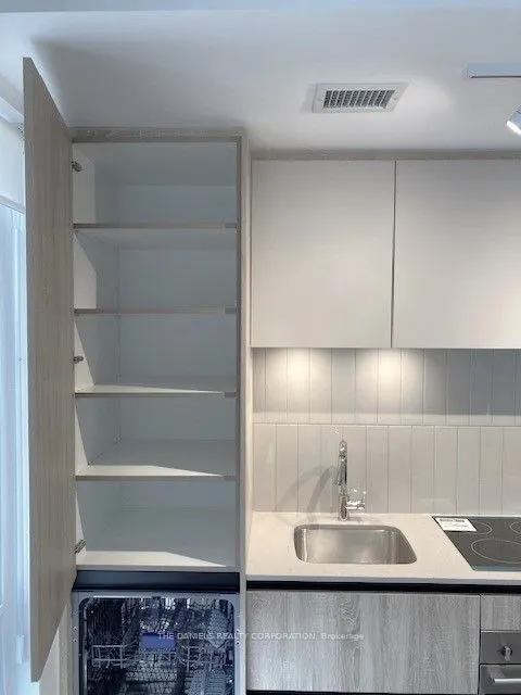 7950 Bathurst Street, #415