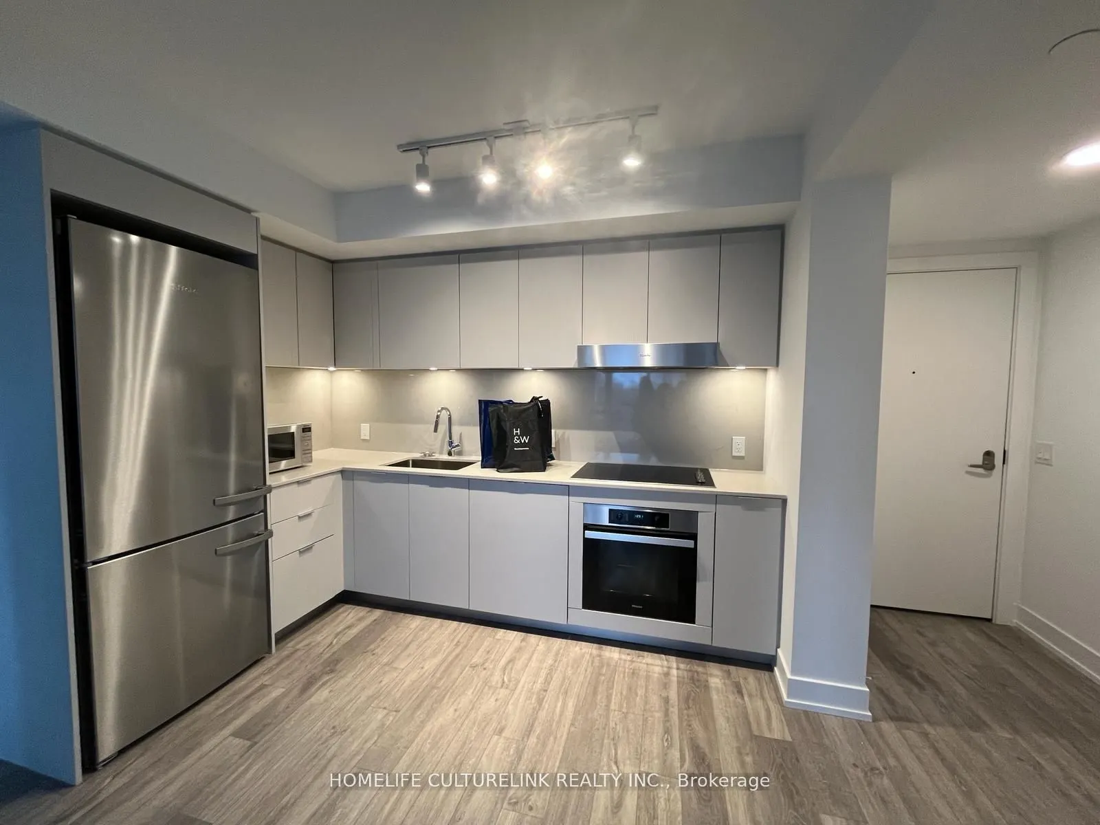 8 CEDARLAND Drive, #520
