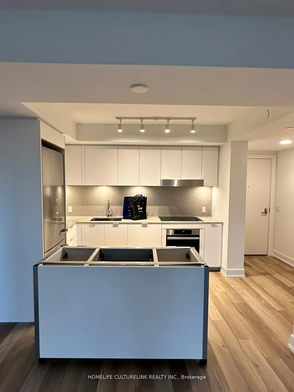 8 CEDARLAND Drive, #520