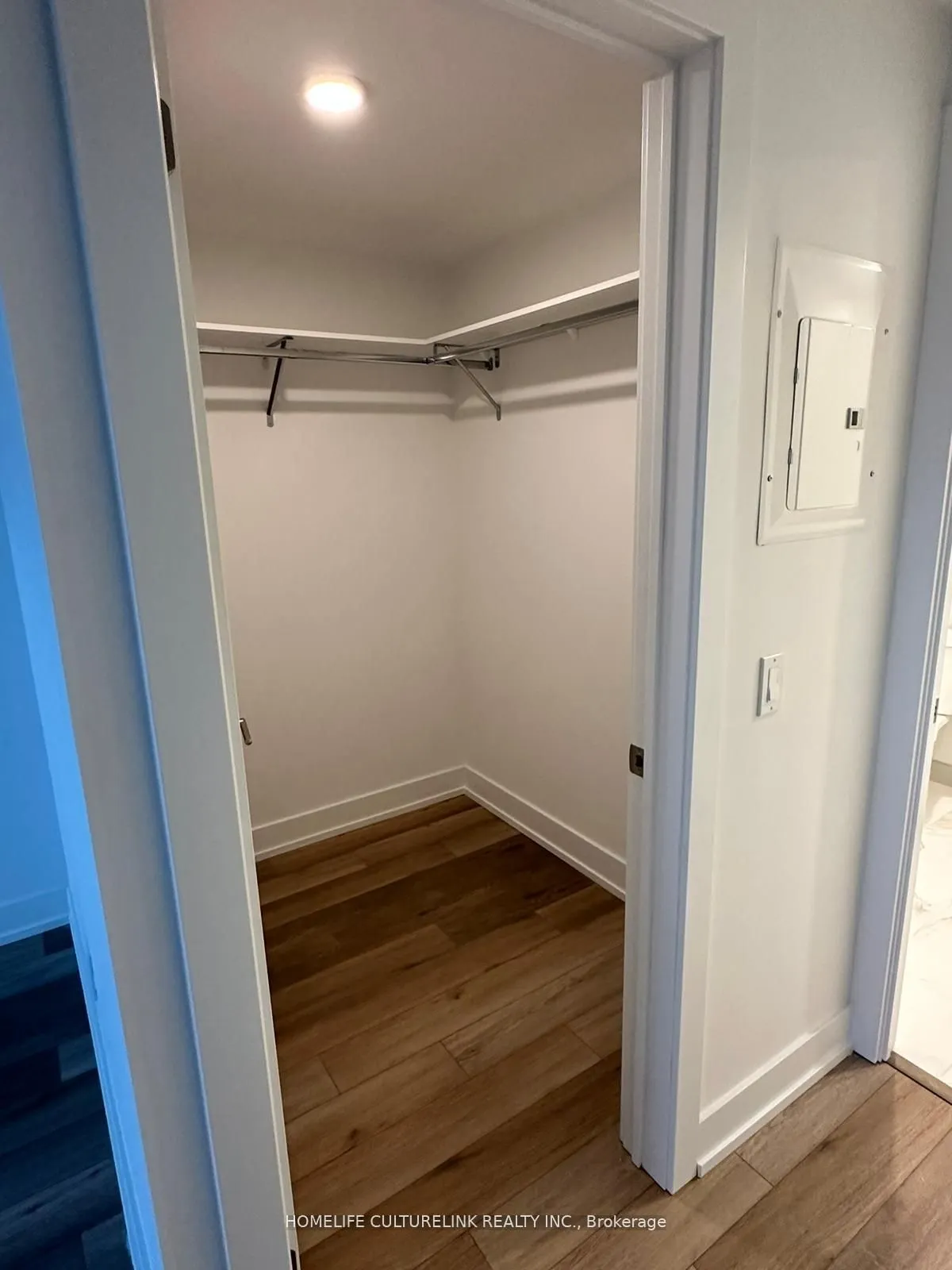 8 CEDARLAND Drive, #520