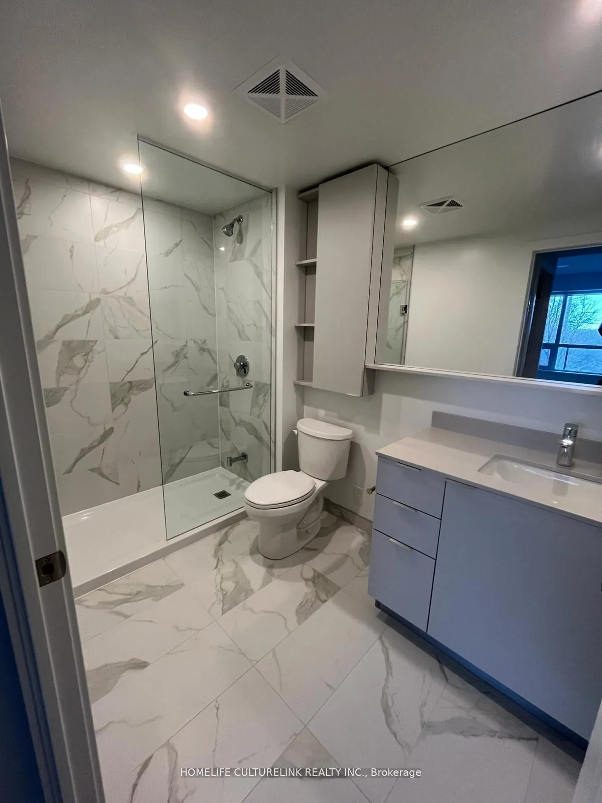 8 CEDARLAND Drive, #520