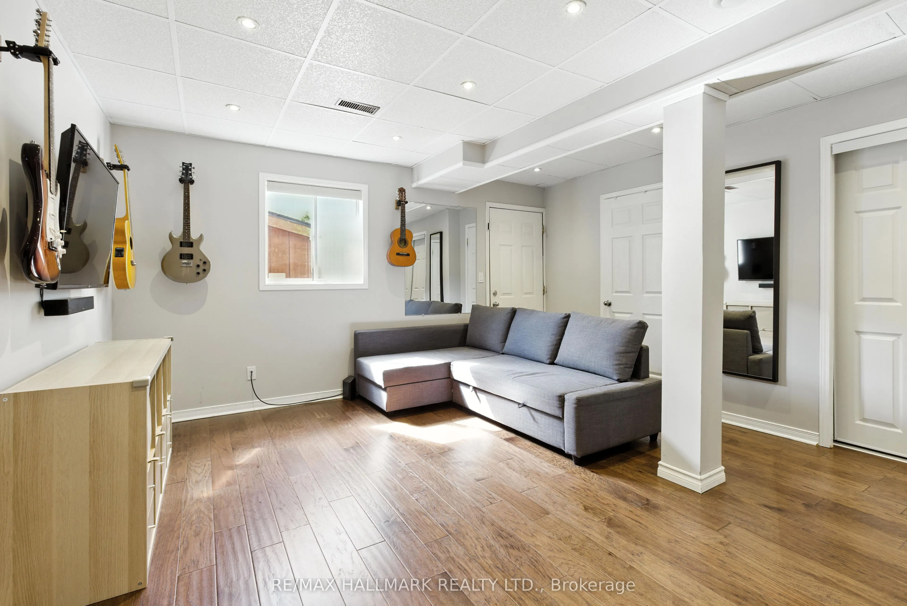 568 Legresley Lane