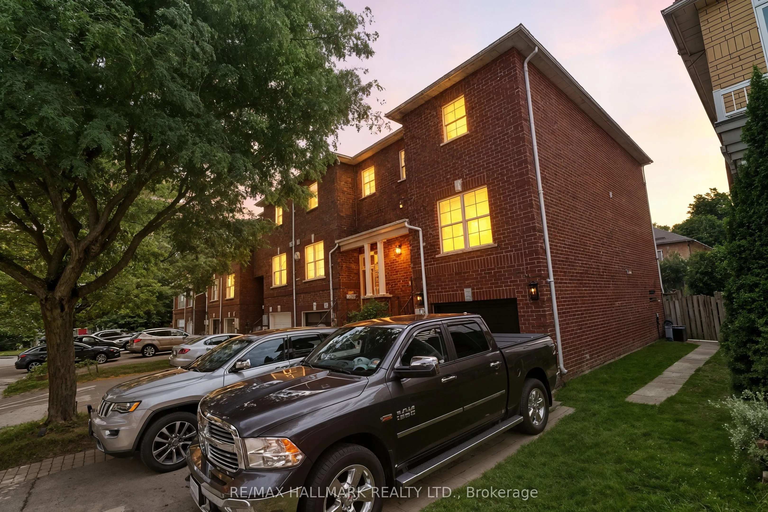 568 Legresley Lane
