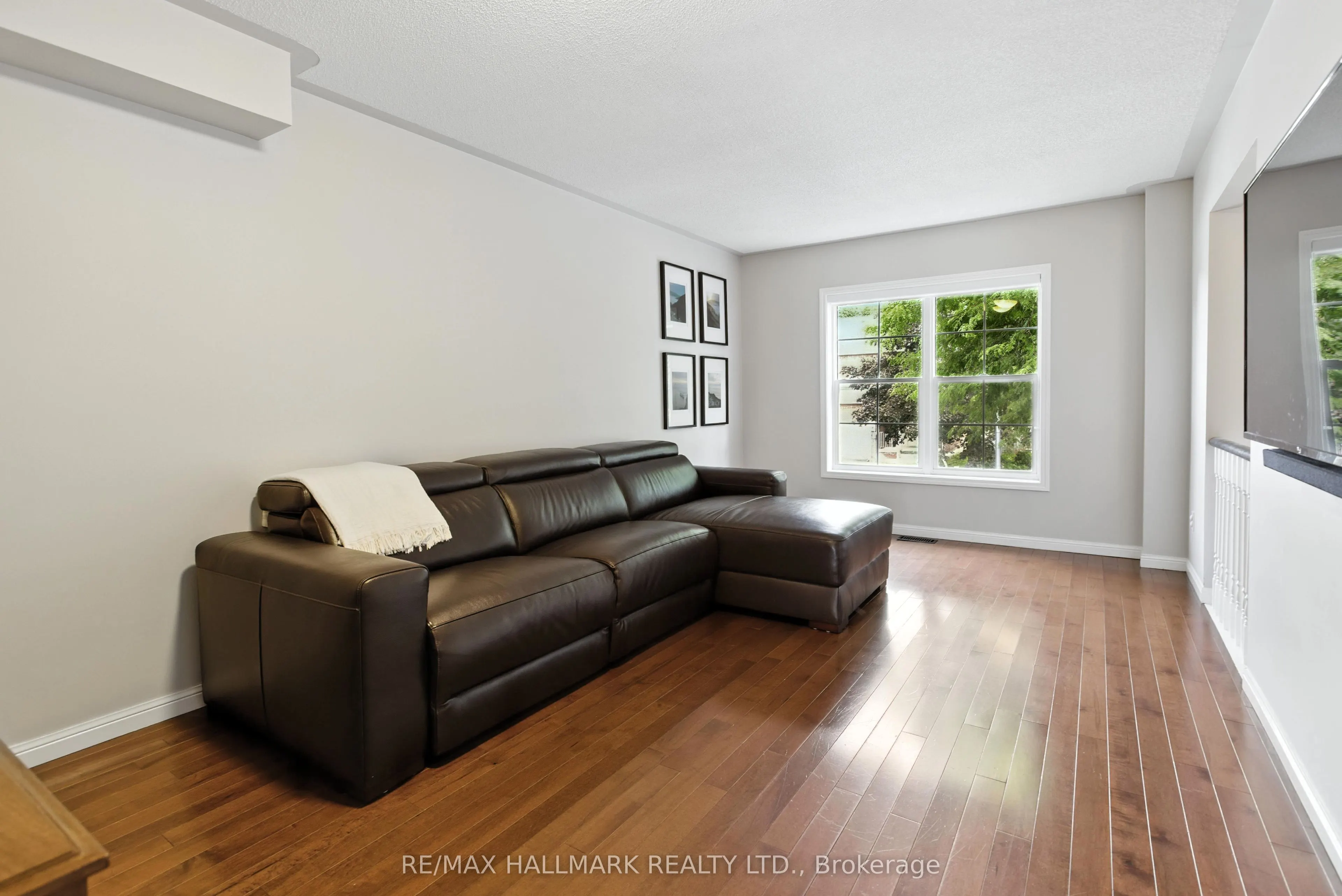568 Legresley Lane