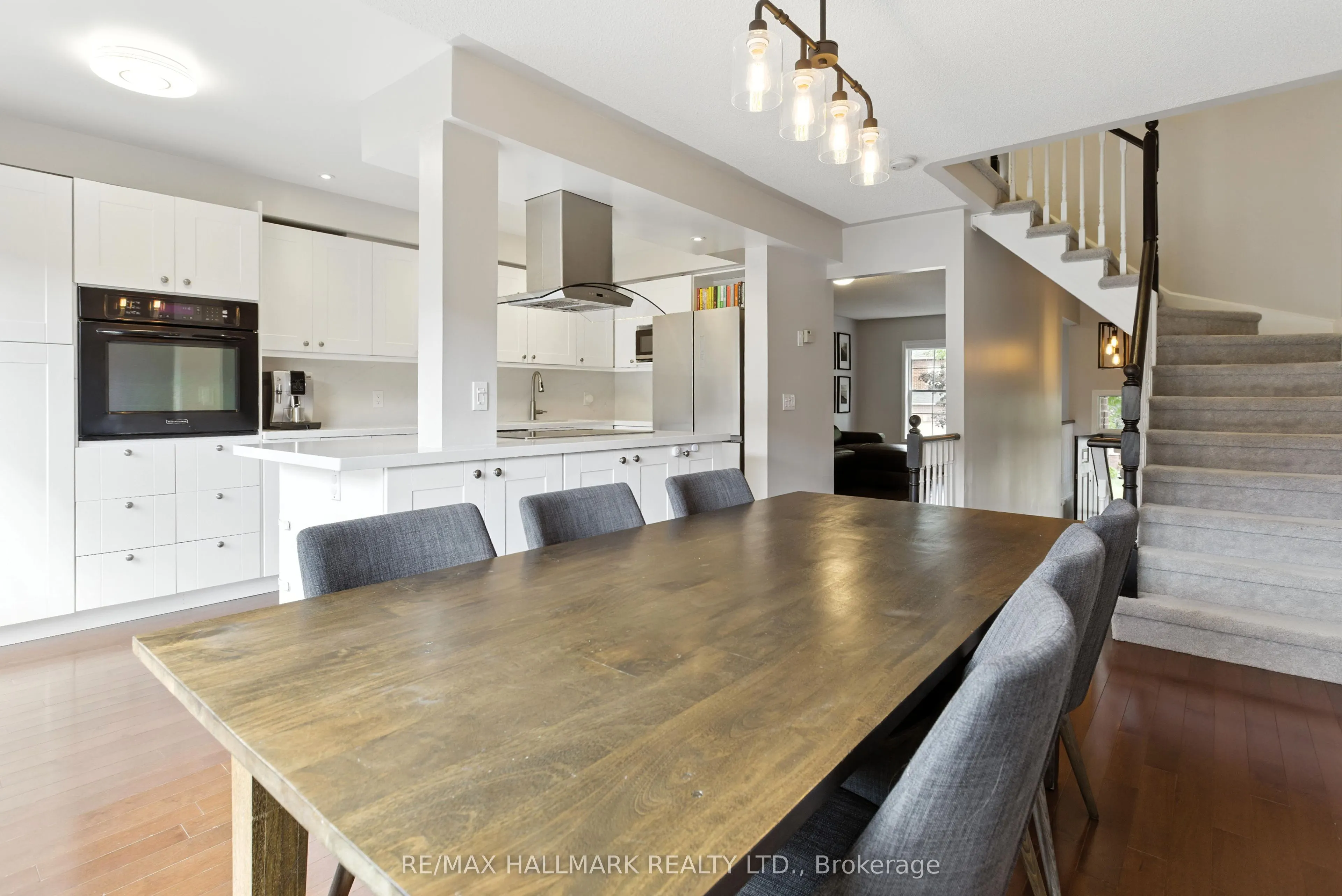 568 Legresley Lane