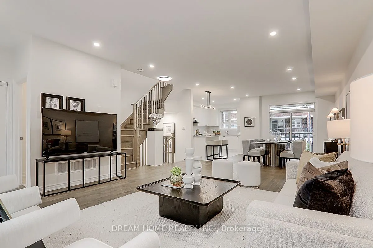15 Chicago Lane