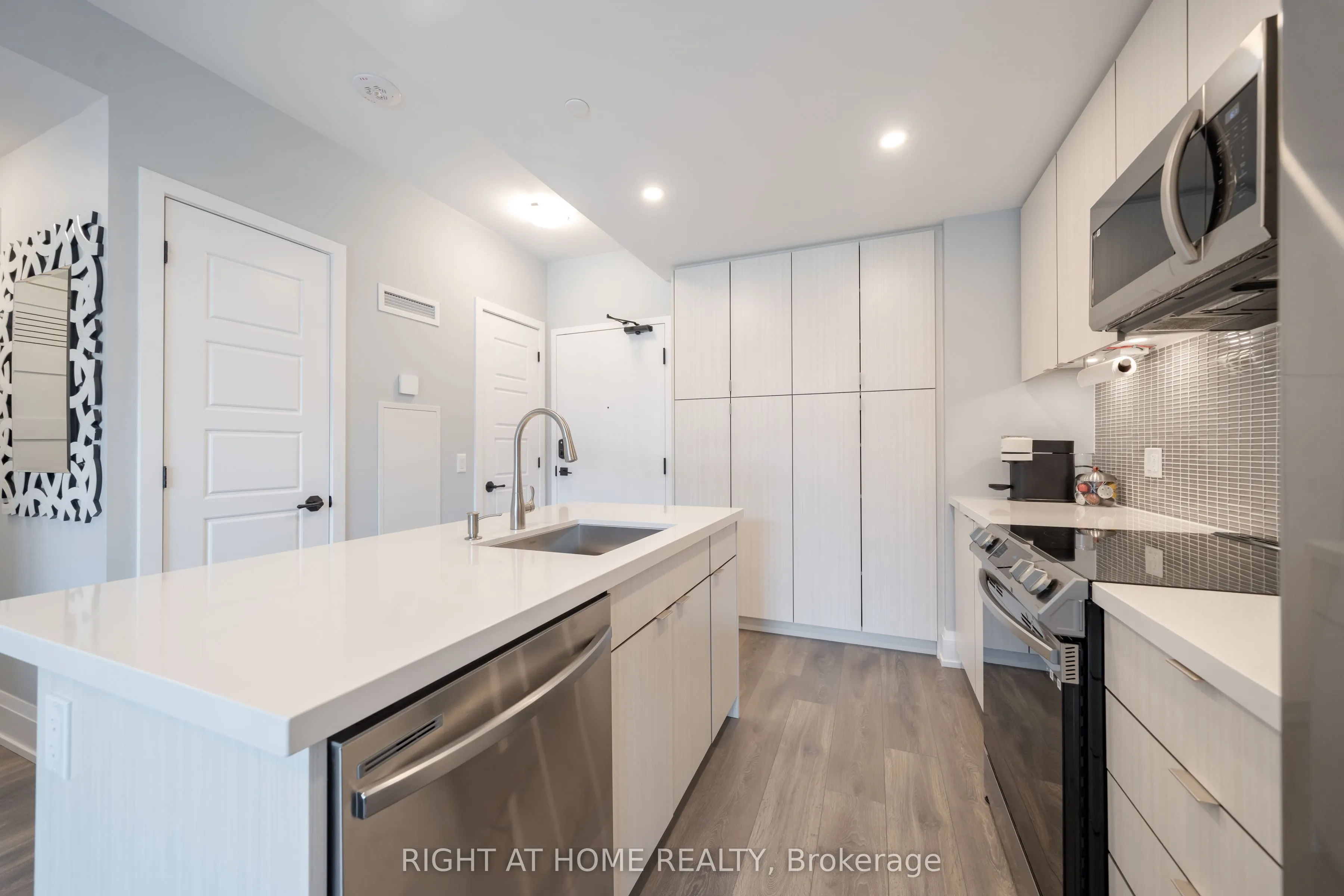 415 Sea Ray Avenue, #202