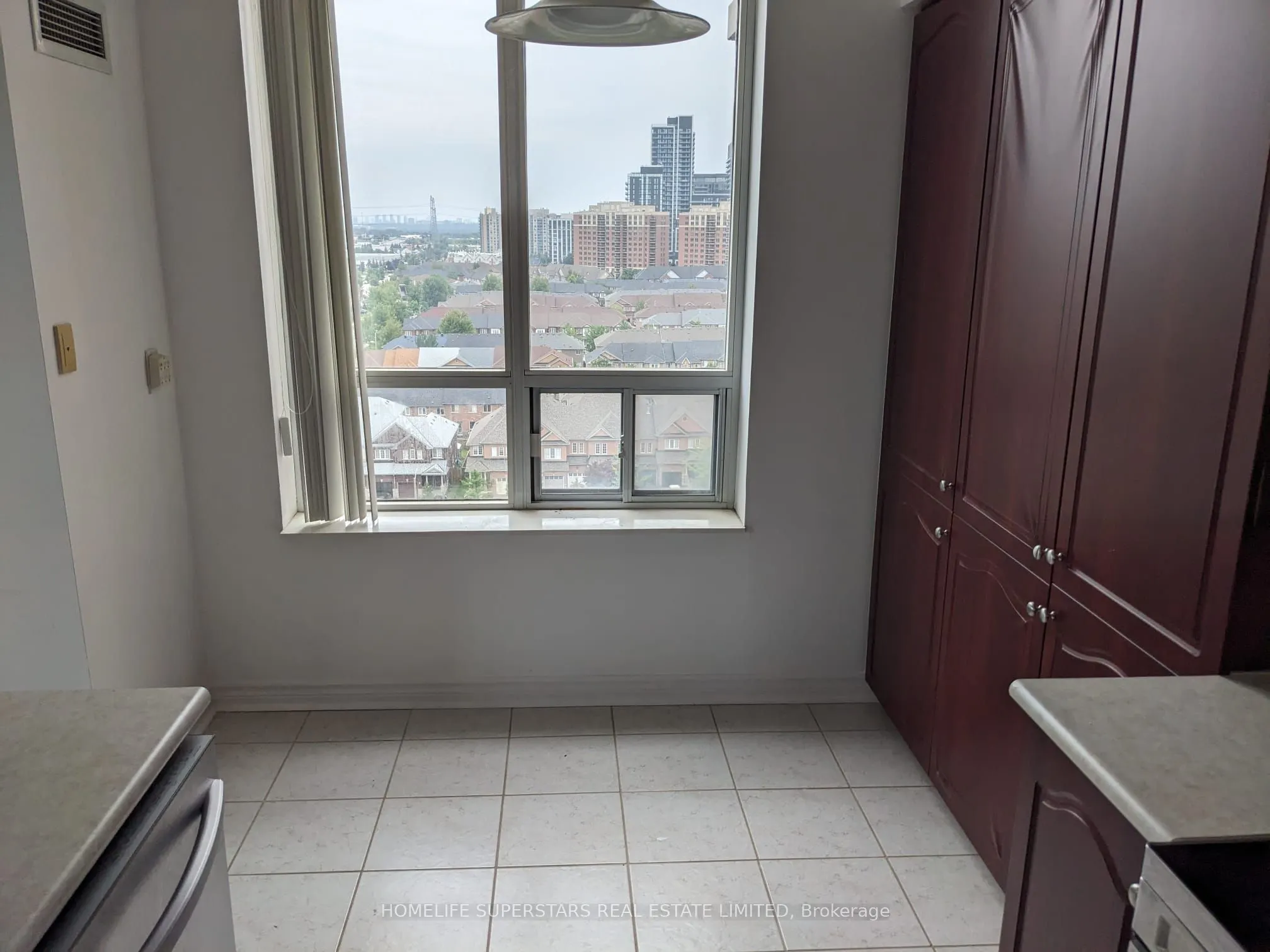 330 Red Maple Road, #LPH10
