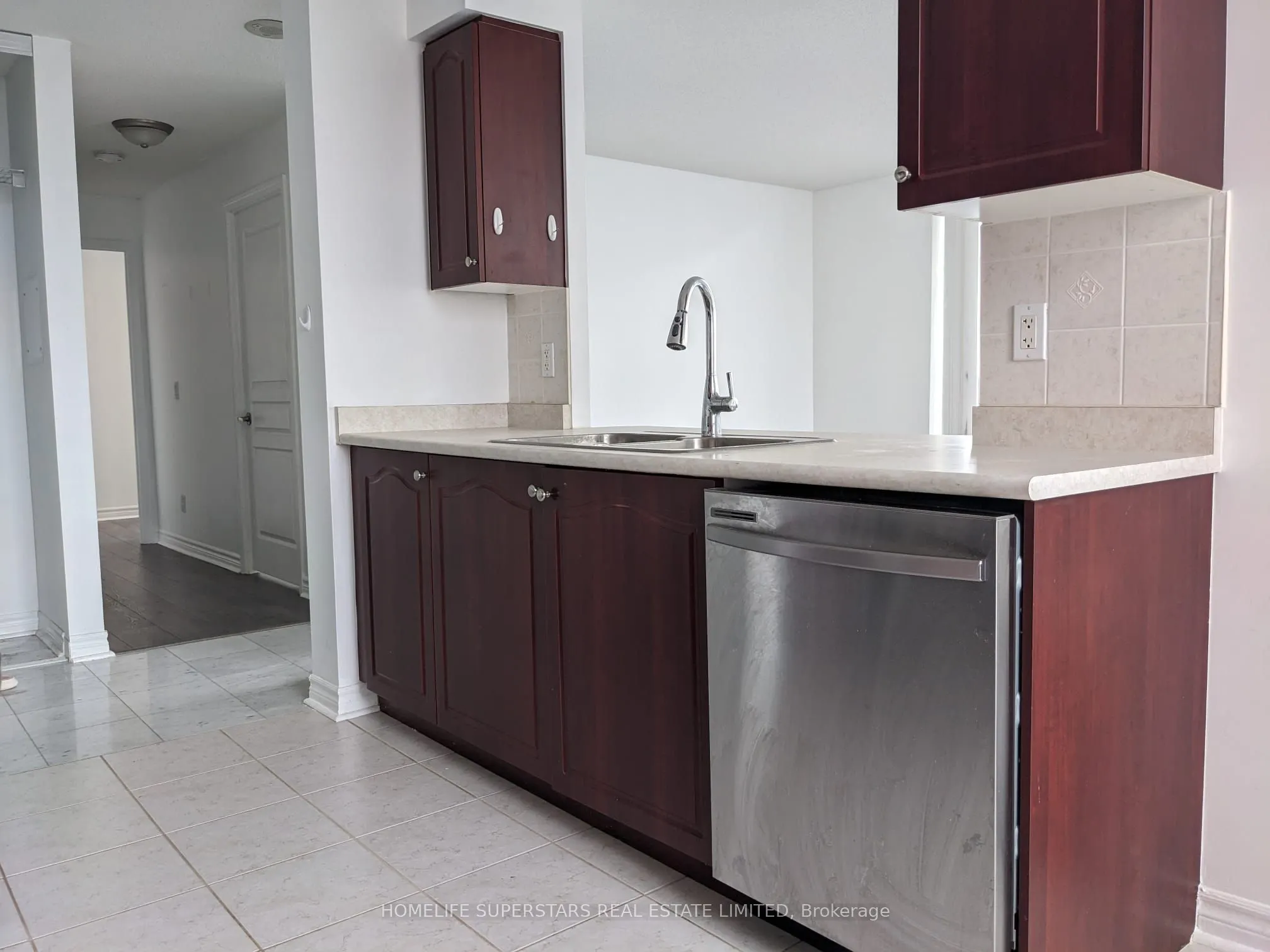 330 Red Maple Road, #LPH10