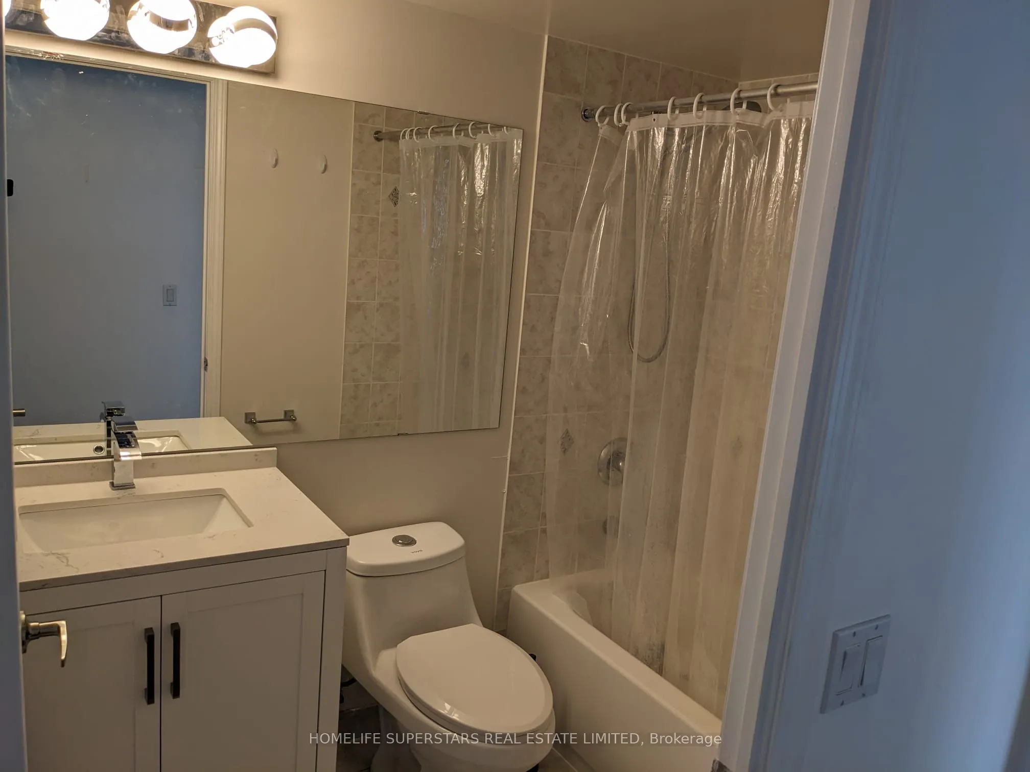 330 Red Maple Road, #LPH10