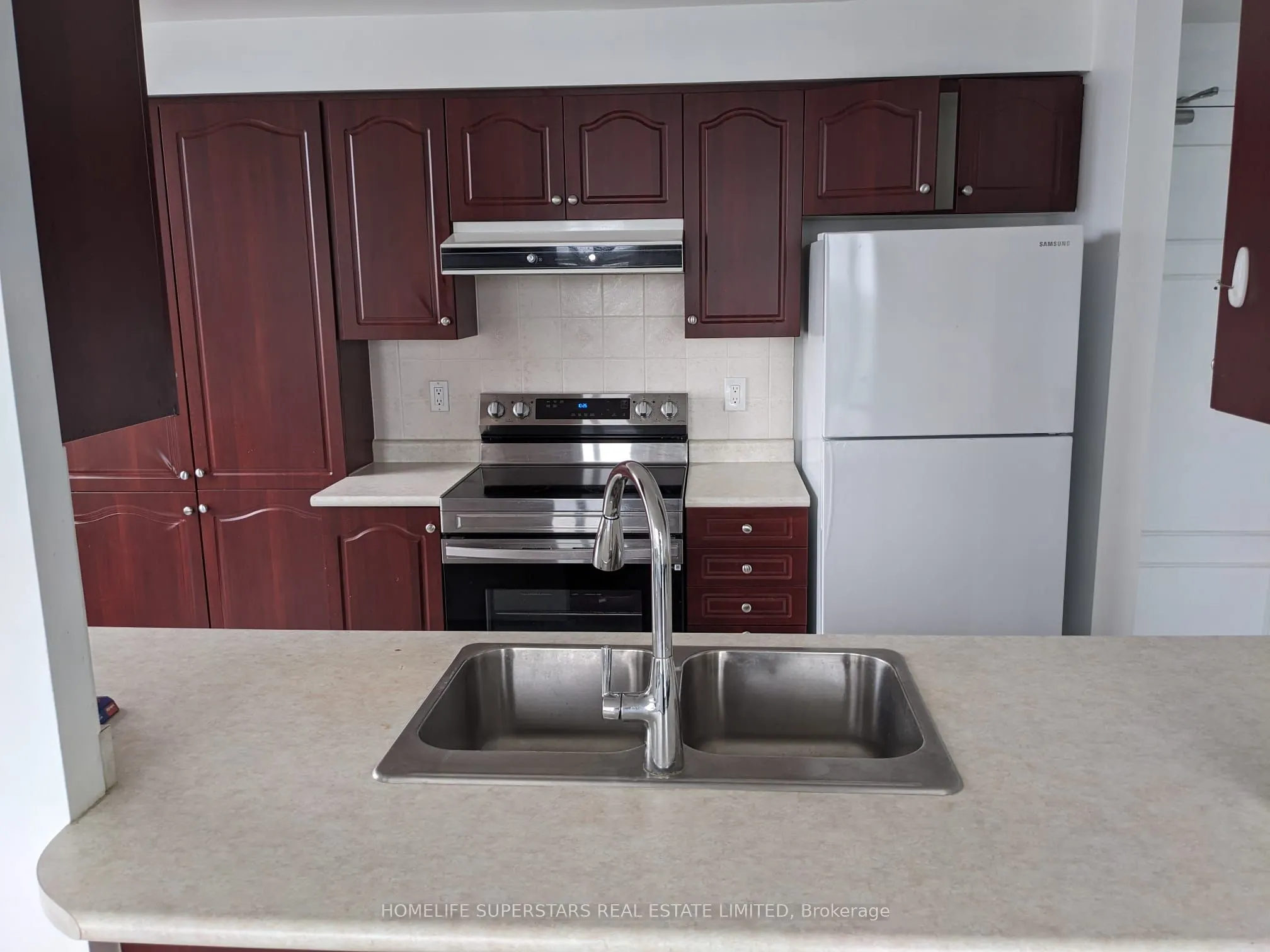 330 Red Maple Road, #LPH10