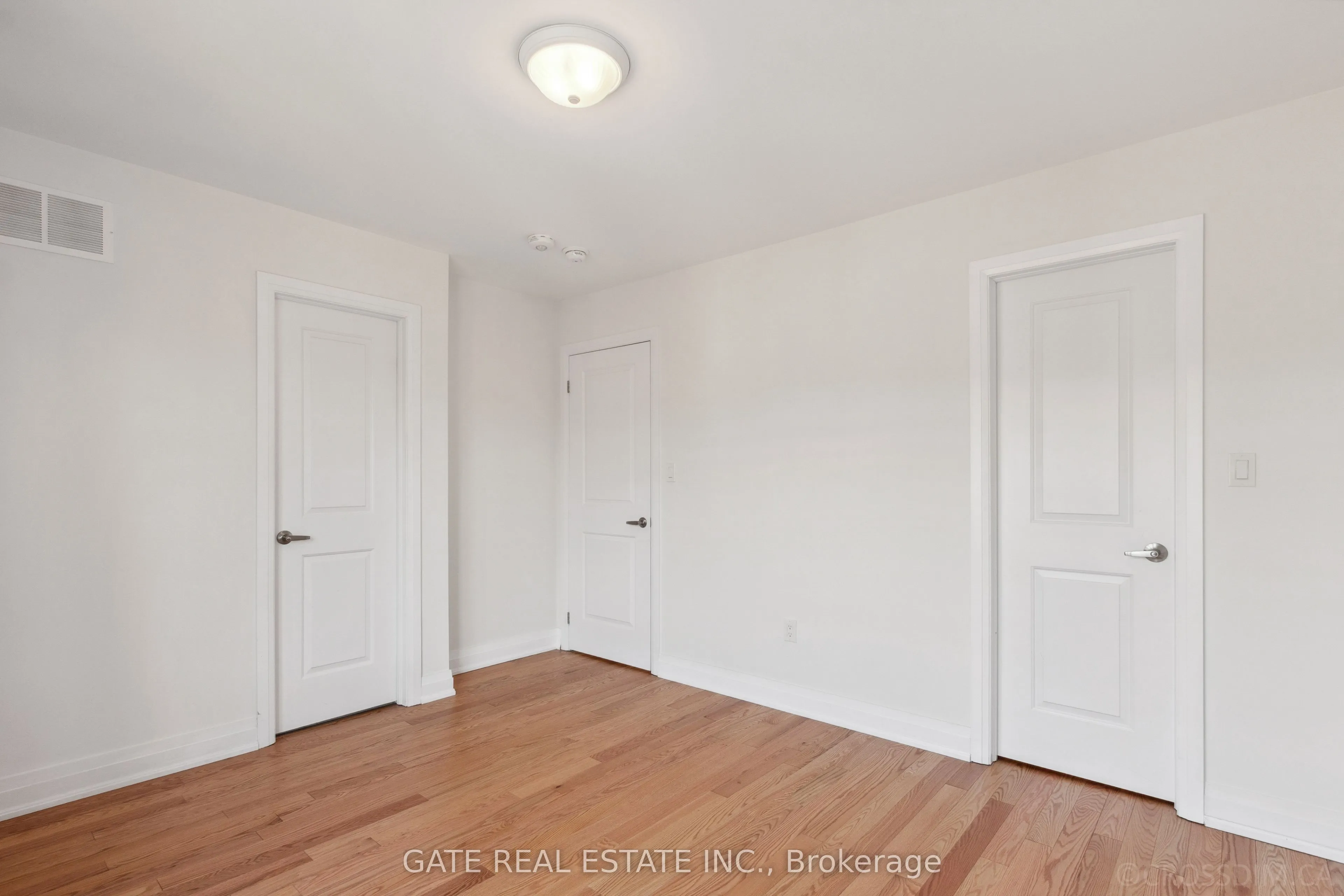 27 Moneypenny Place