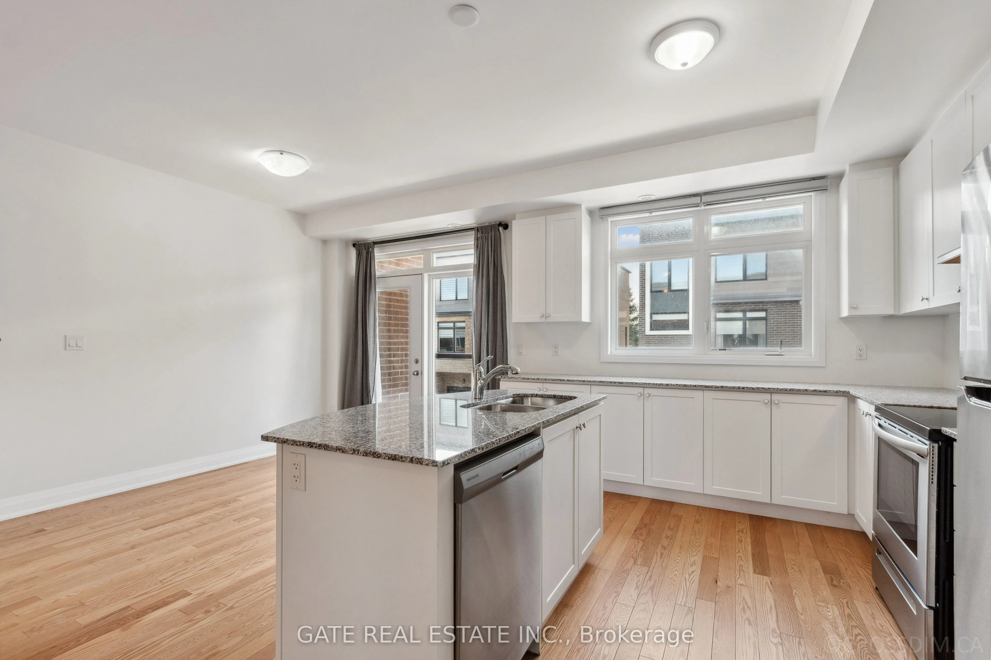 27 Moneypenny Place