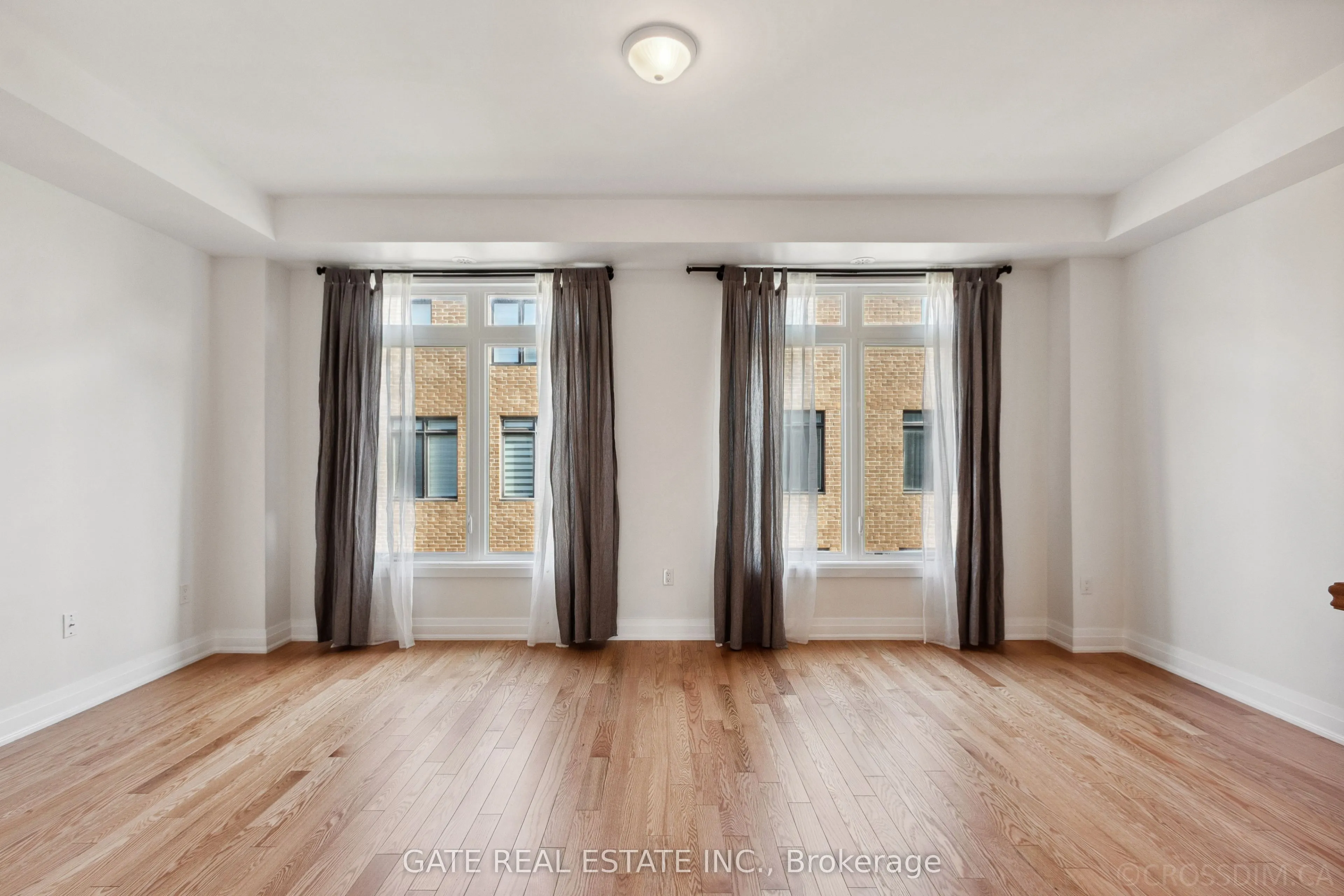 27 Moneypenny Place