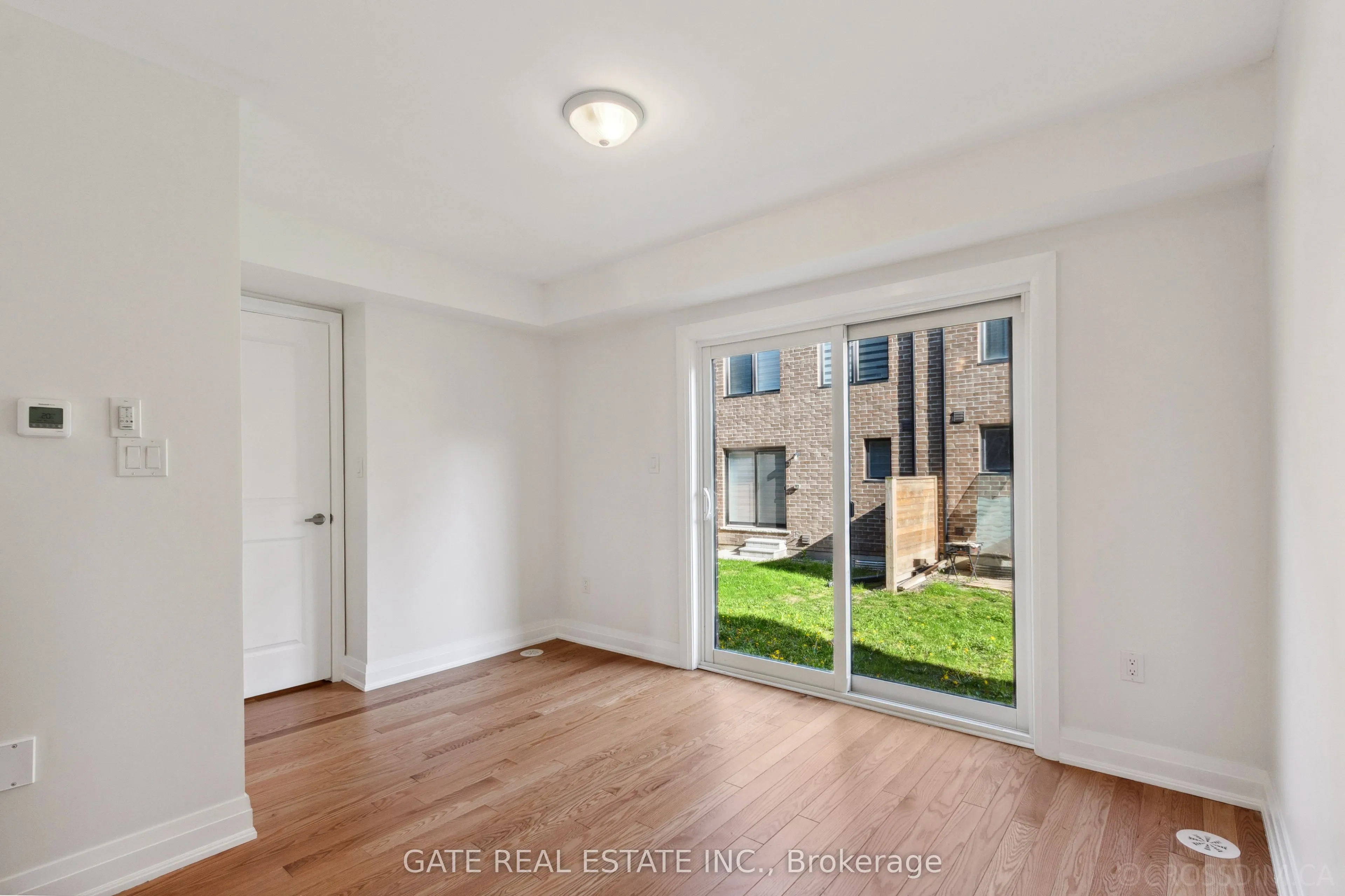 27 Moneypenny Place