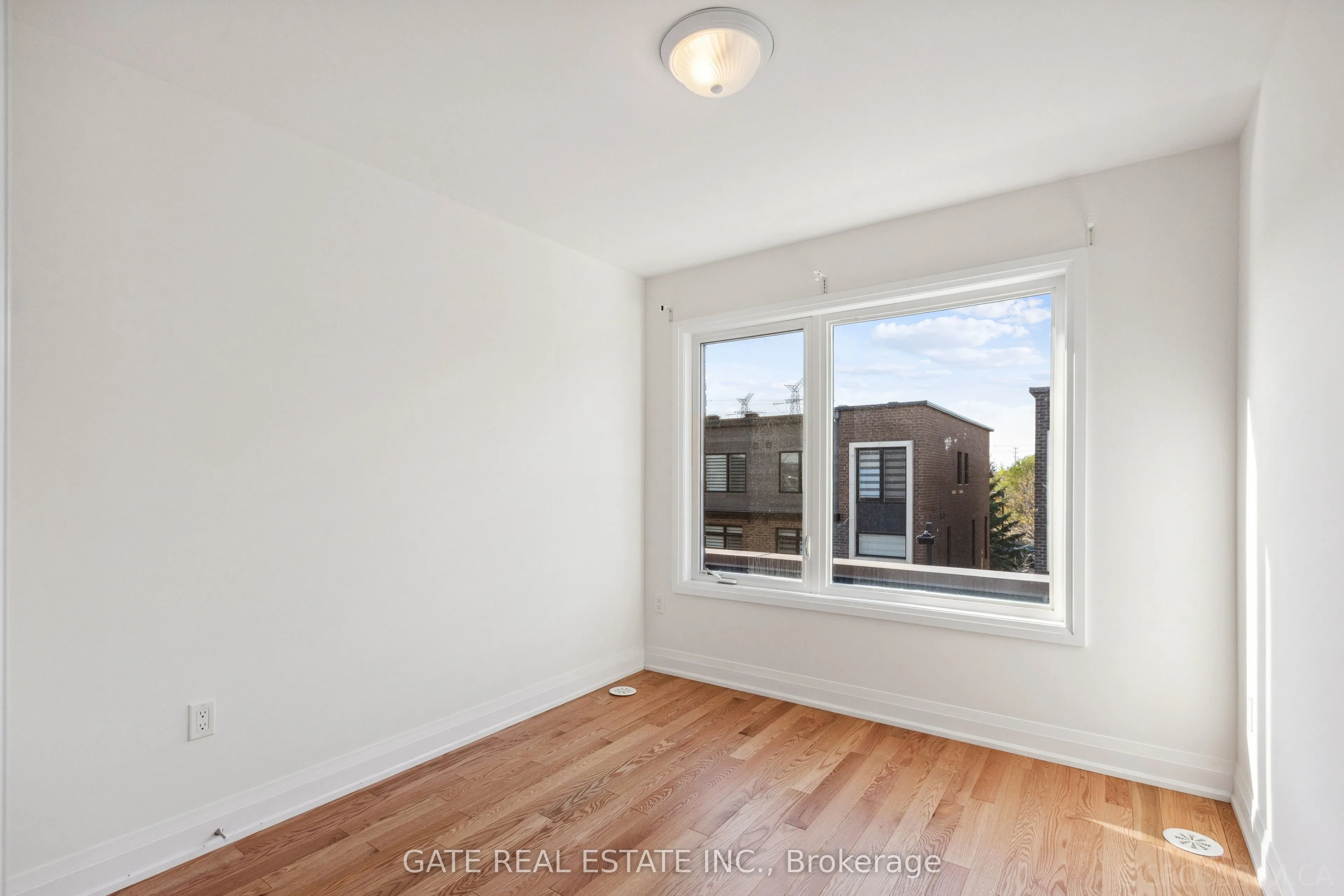 27 Moneypenny Place
