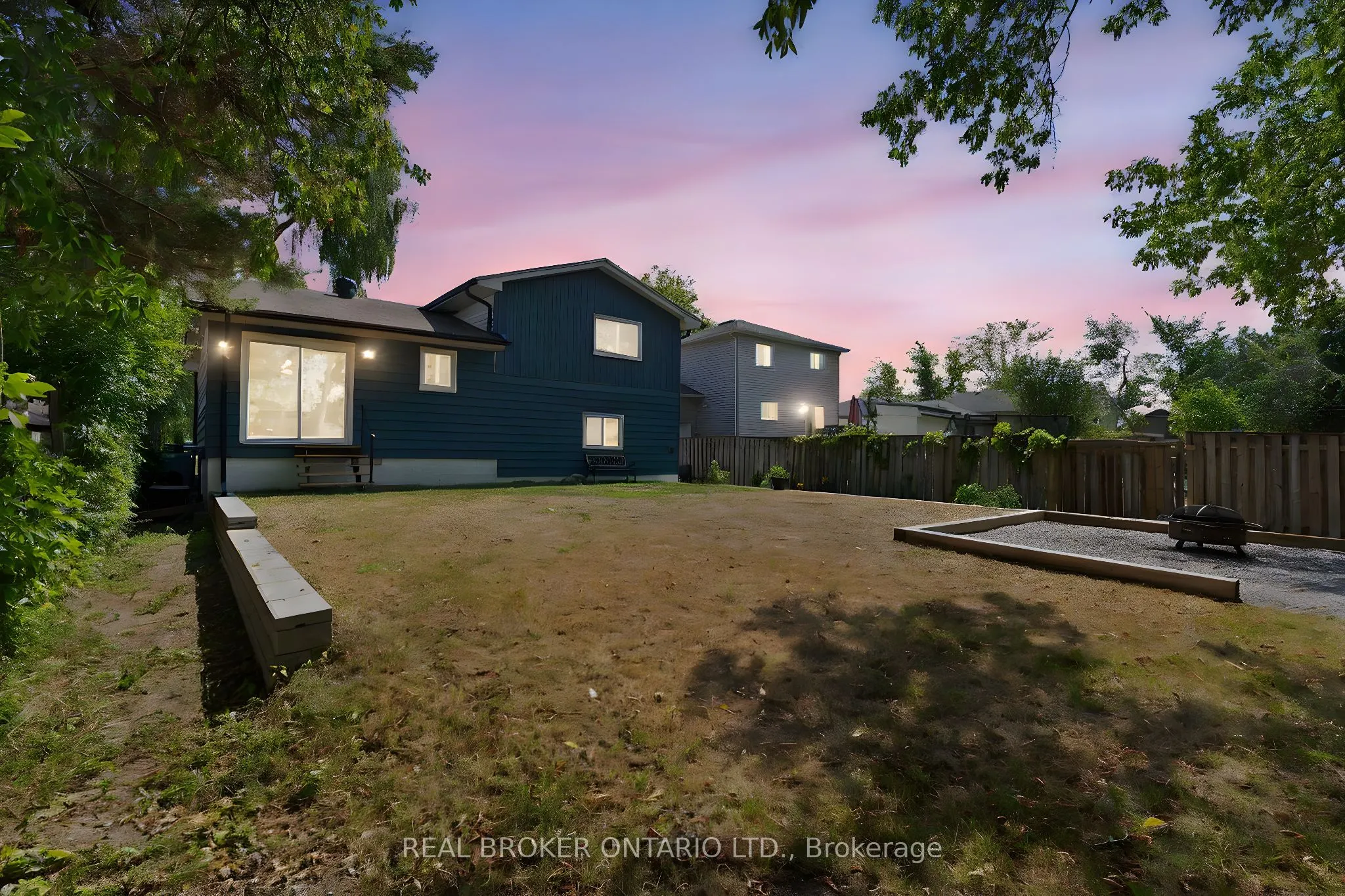 1036 Metro Road N