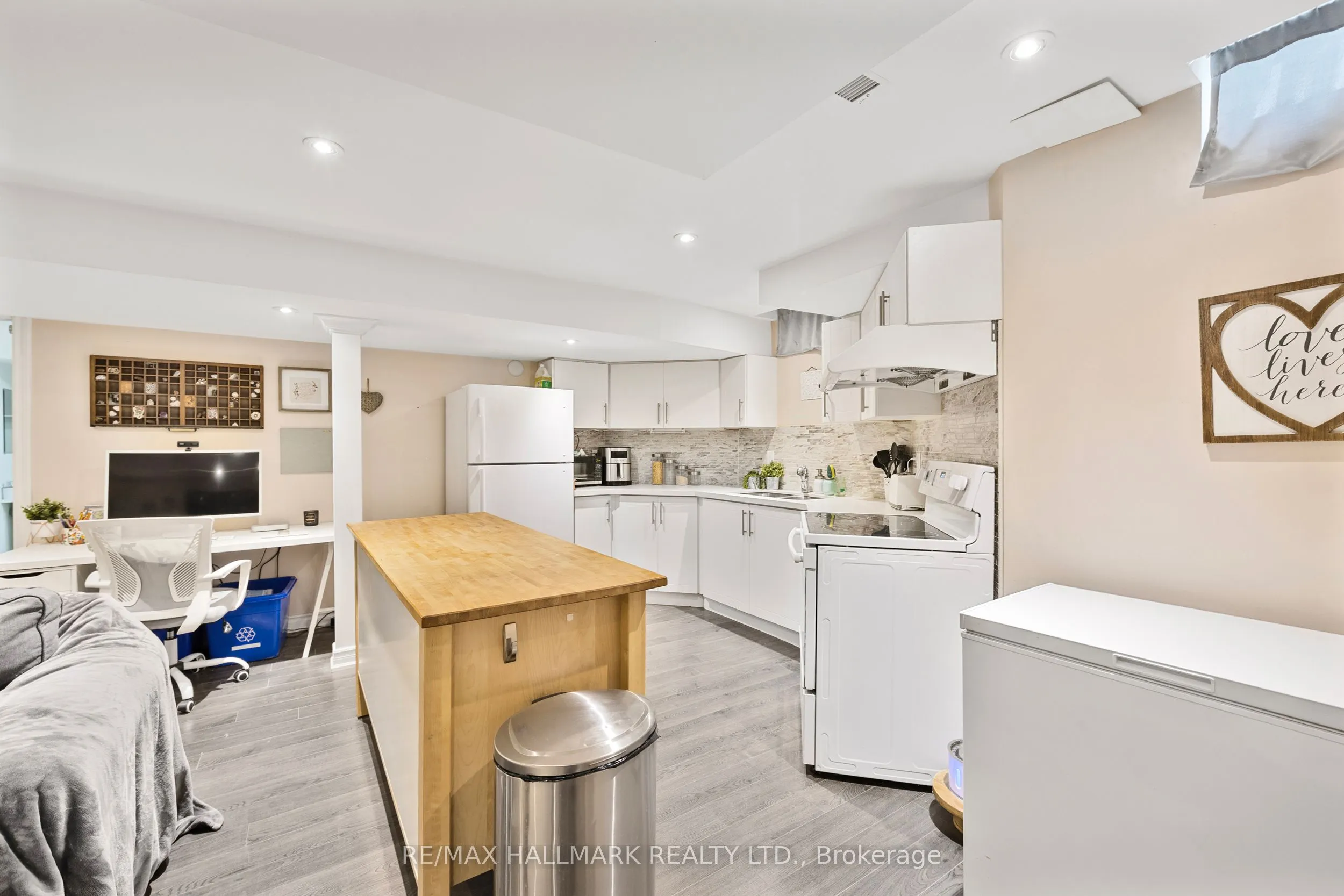 7 Delphinium Avenue