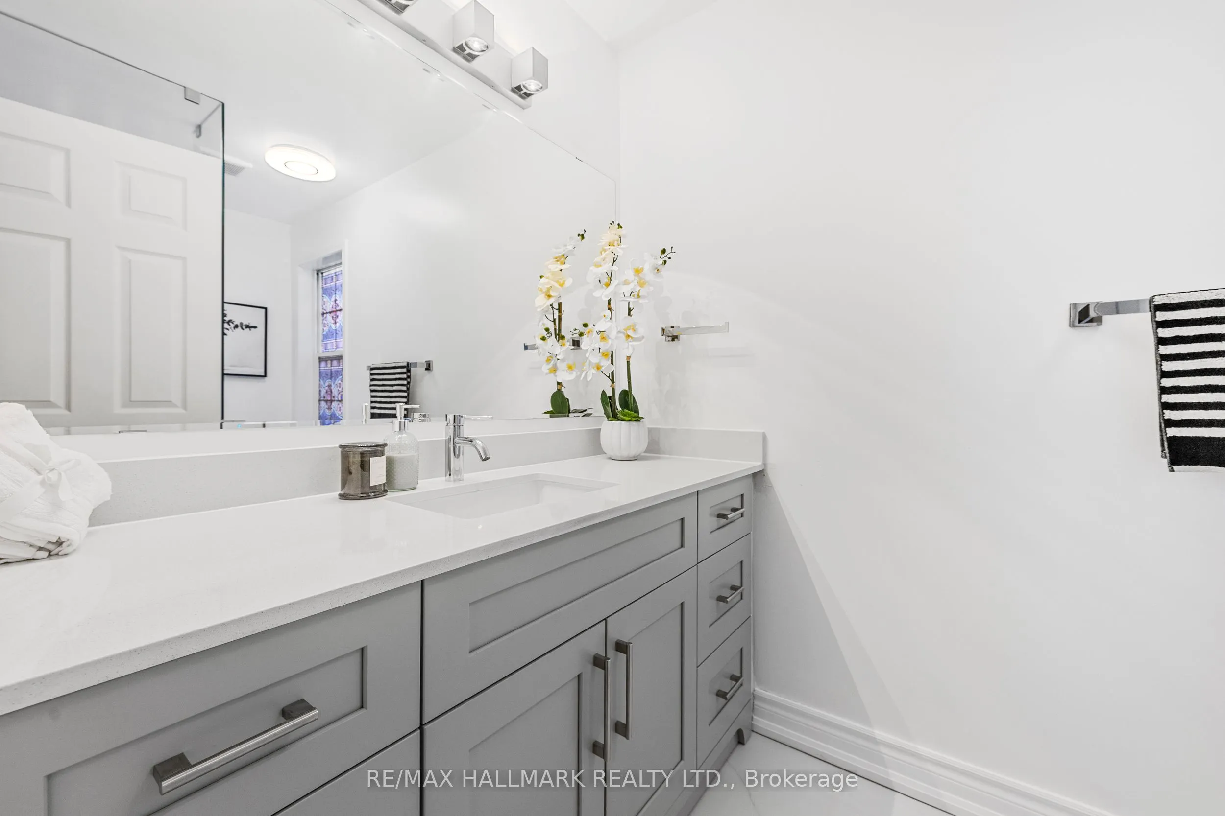 7 Delphinium Avenue