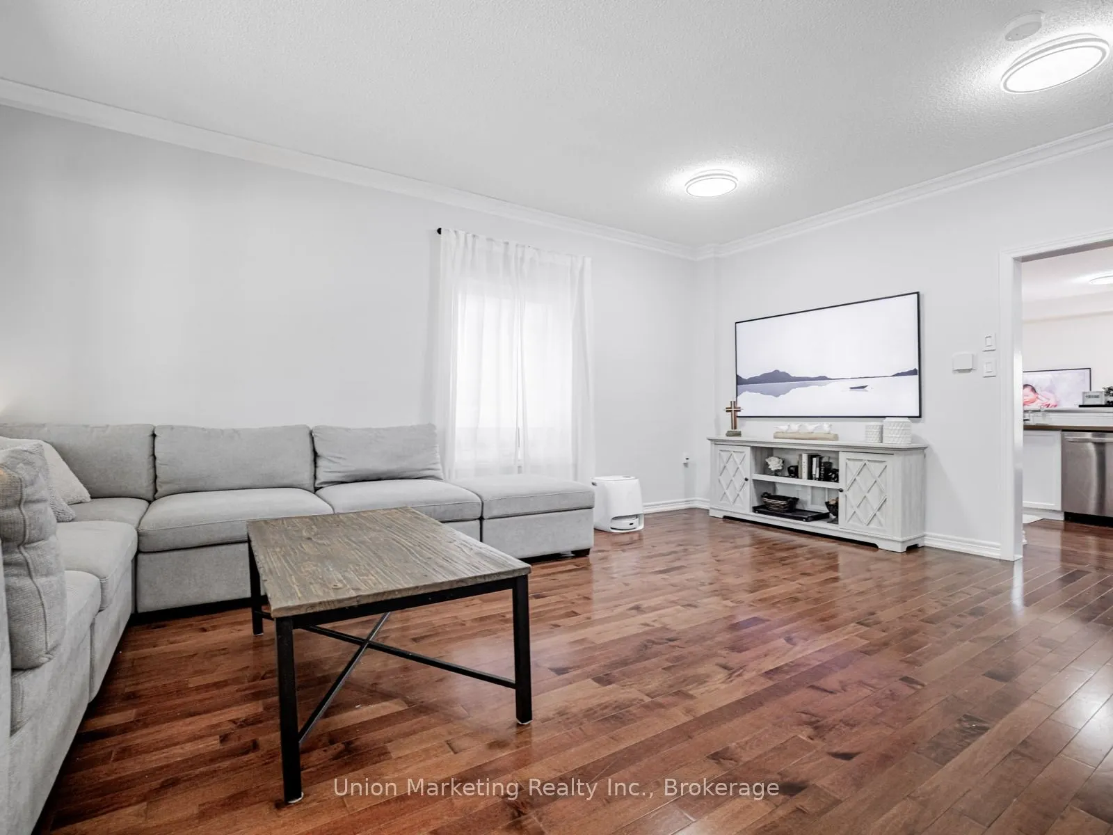 35 Luxton Avenue