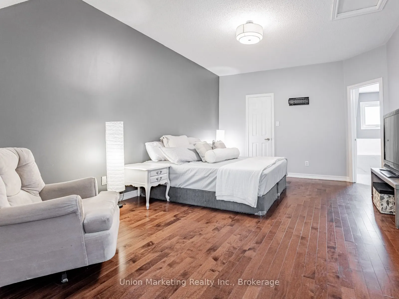 35 Luxton Avenue