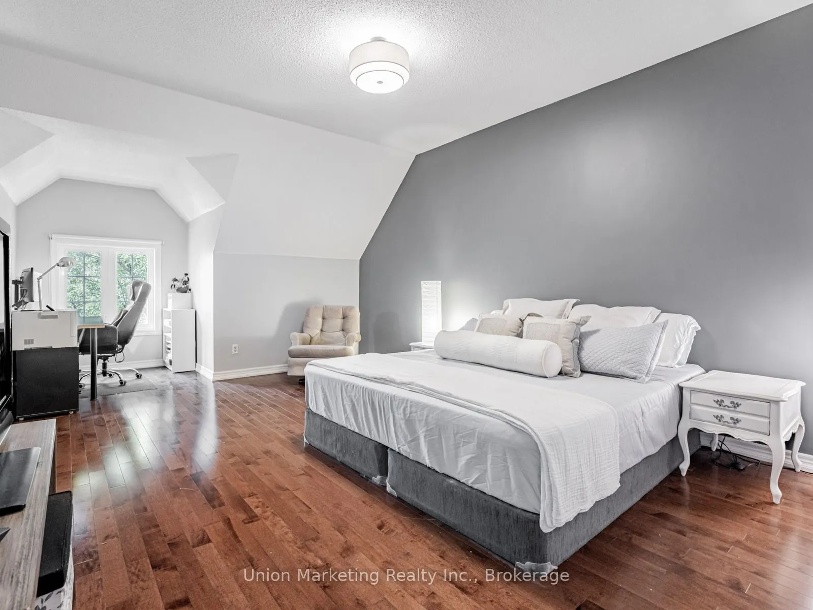 35 Luxton Avenue