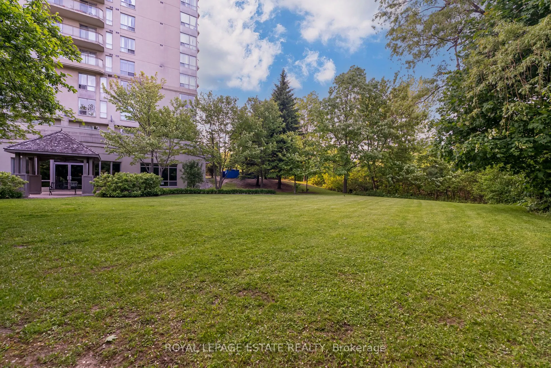 399 South Park Road, #806