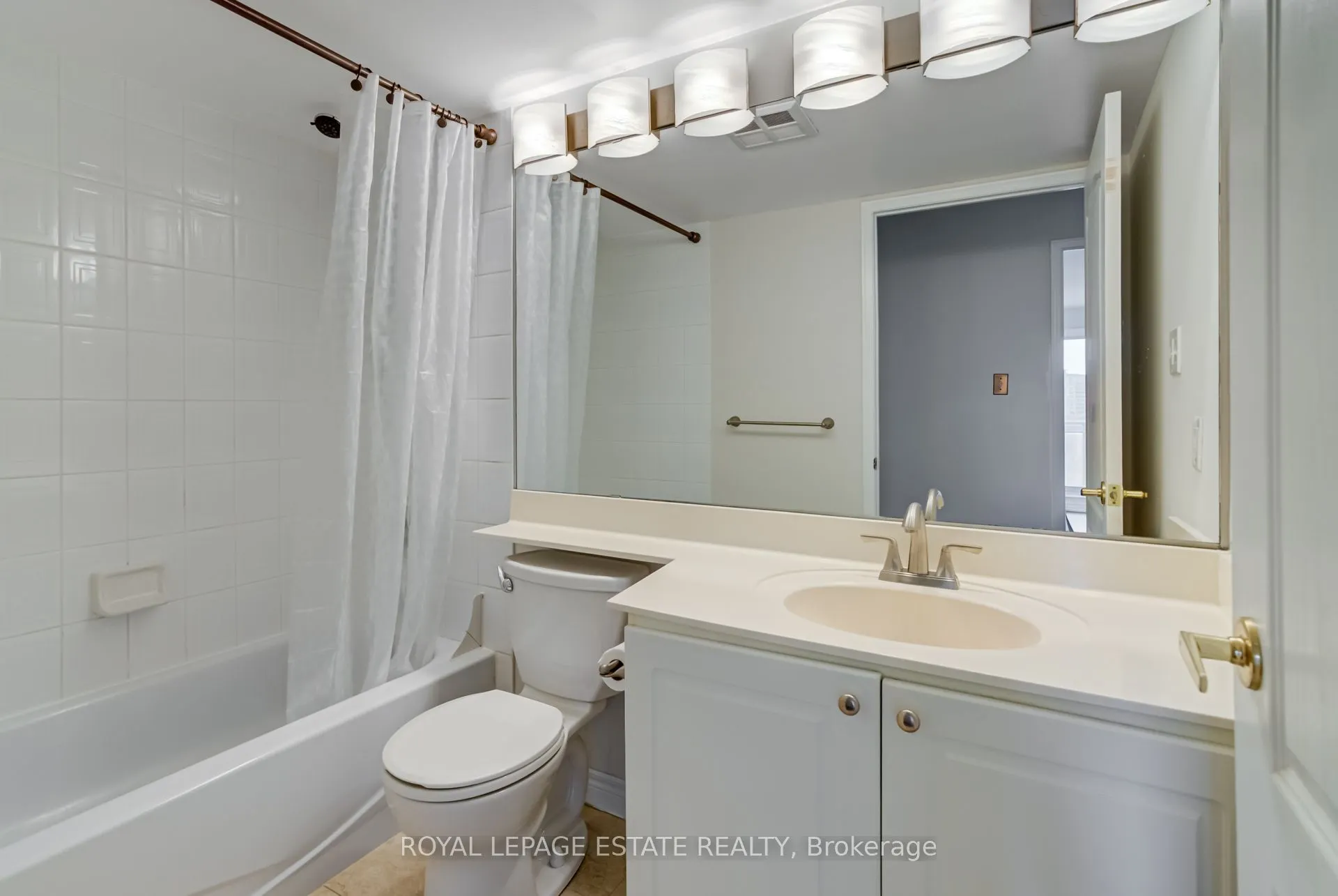 399 South Park Road, #806