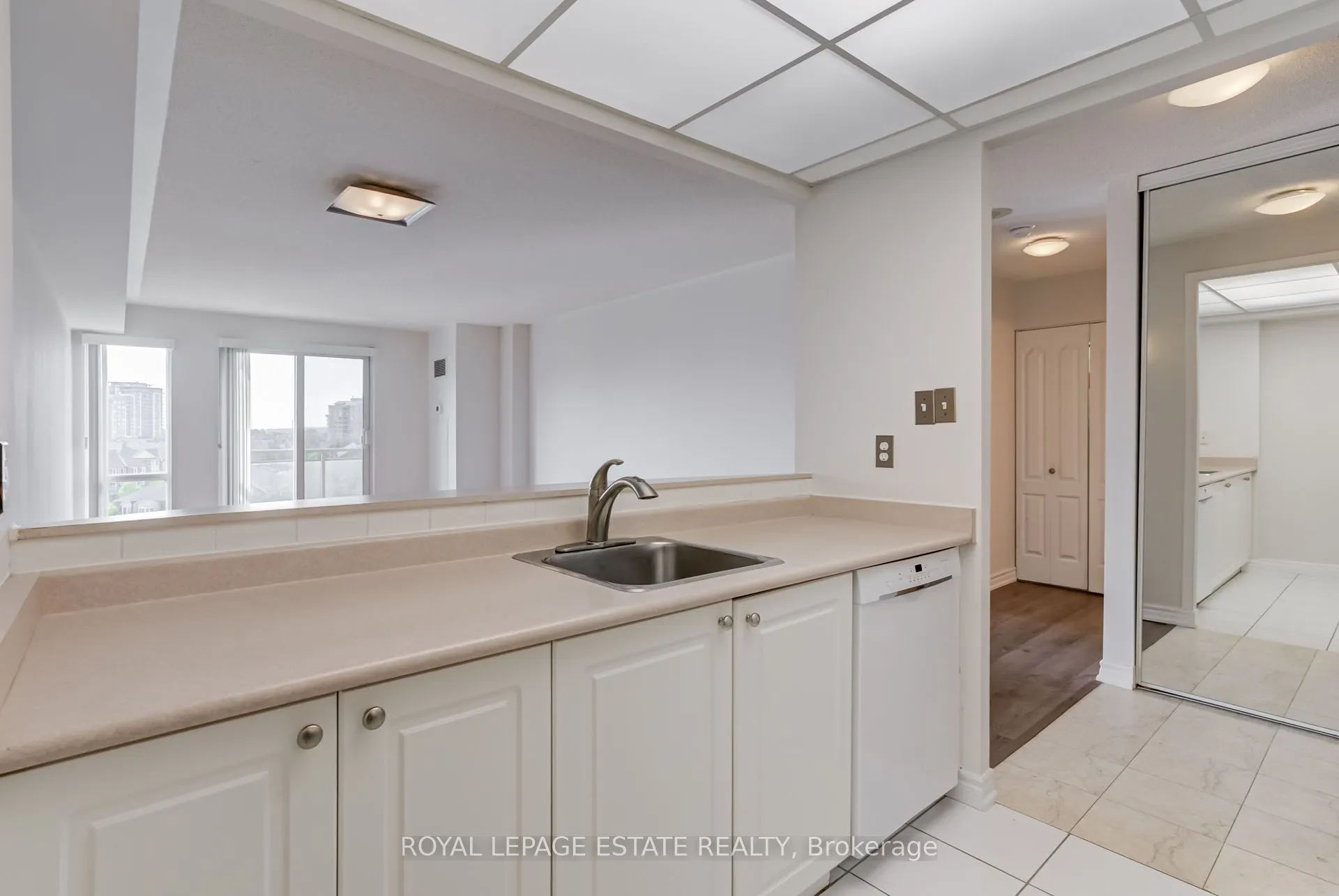 399 South Park Road, #806