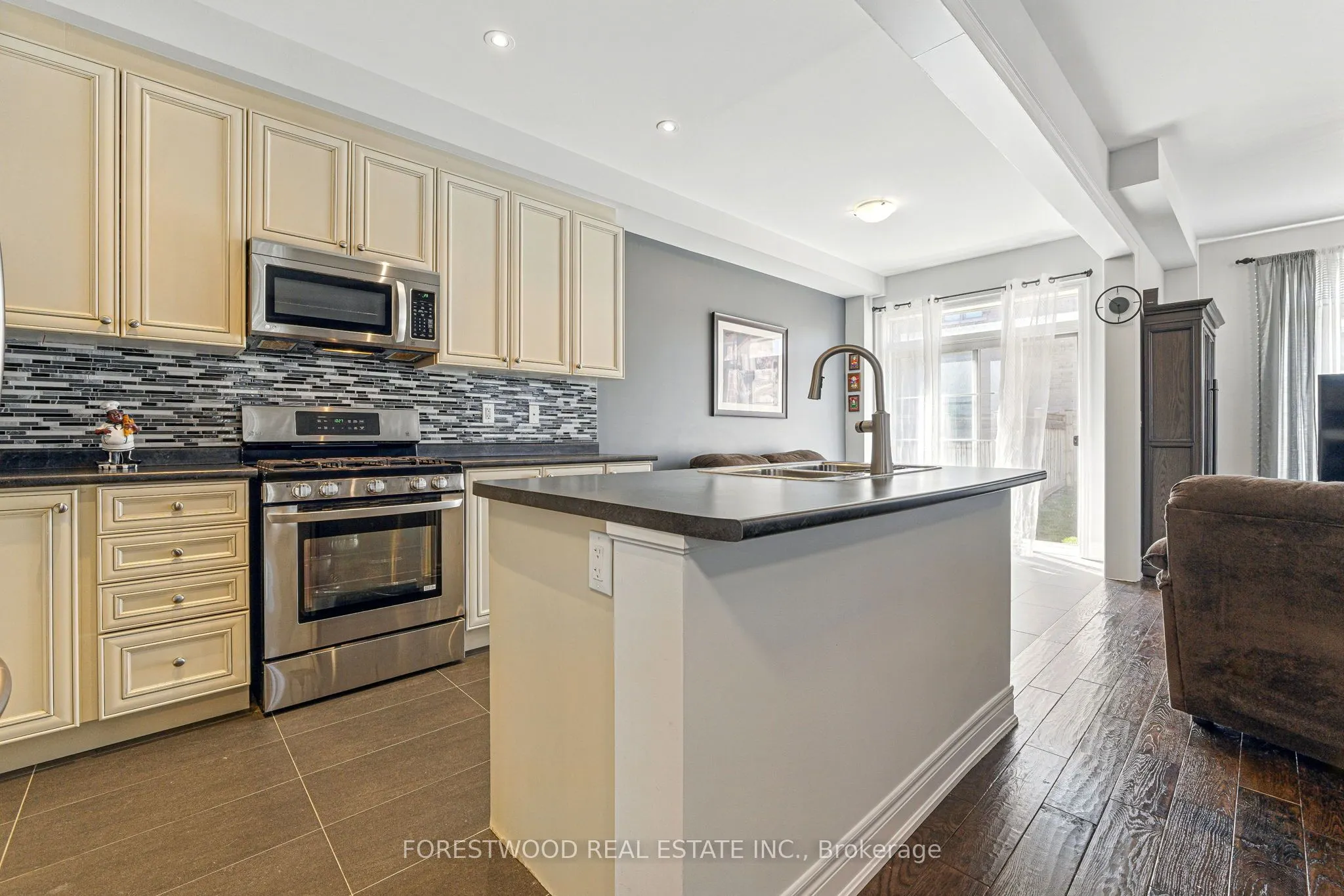 634 Sweetwater Crescent