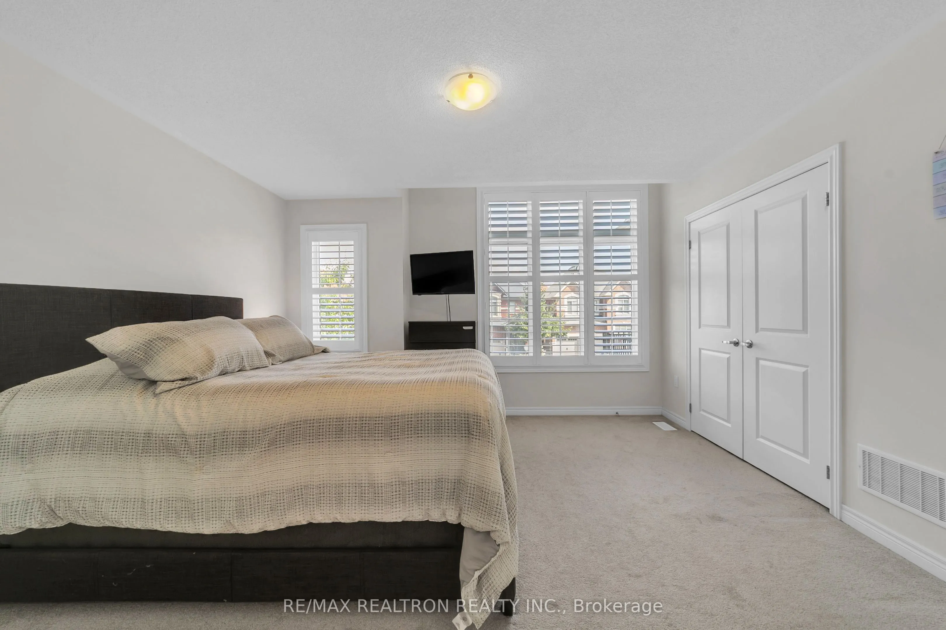 669 Sweetwater Crescent