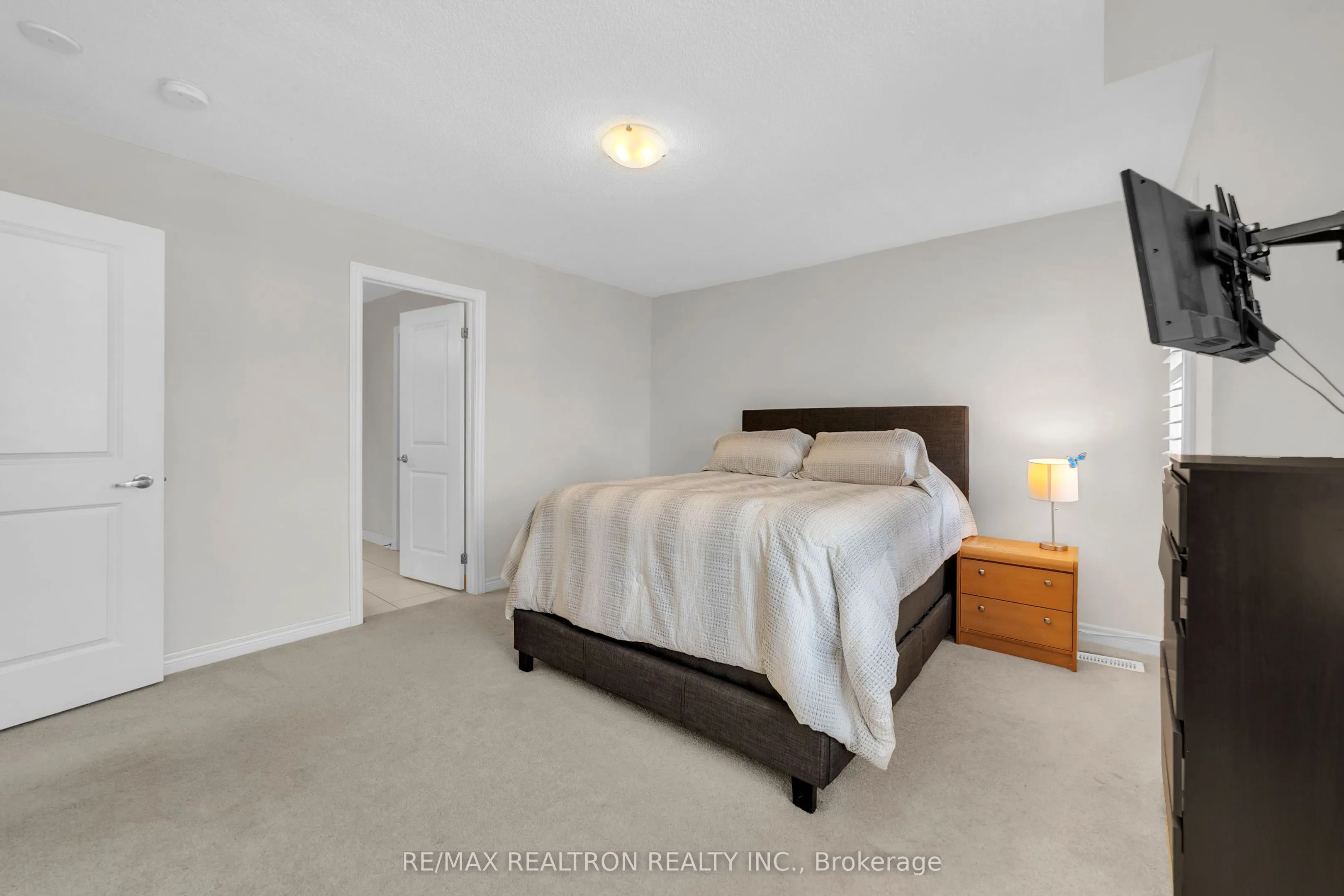 669 Sweetwater Crescent