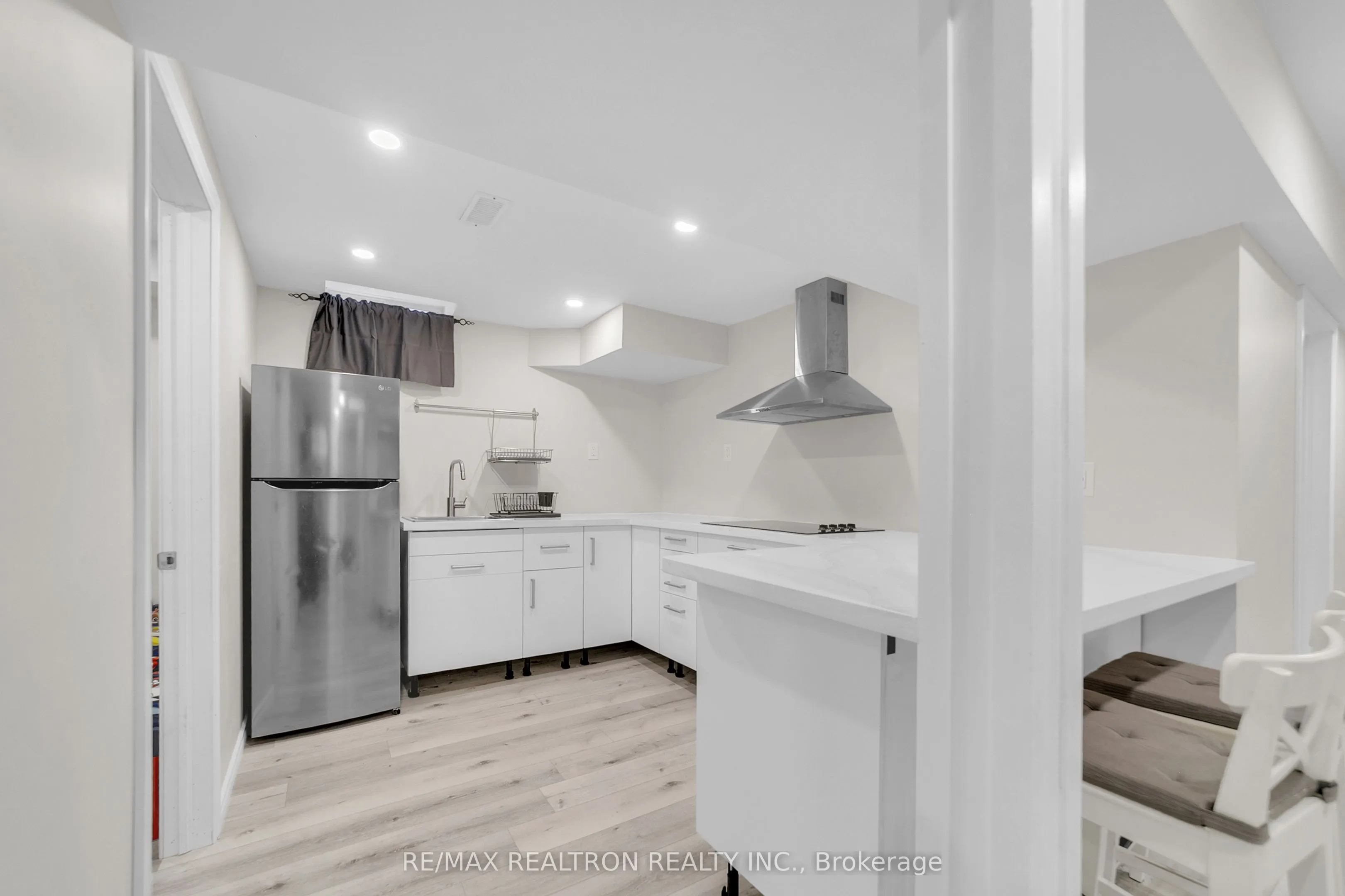 669 Sweetwater Crescent