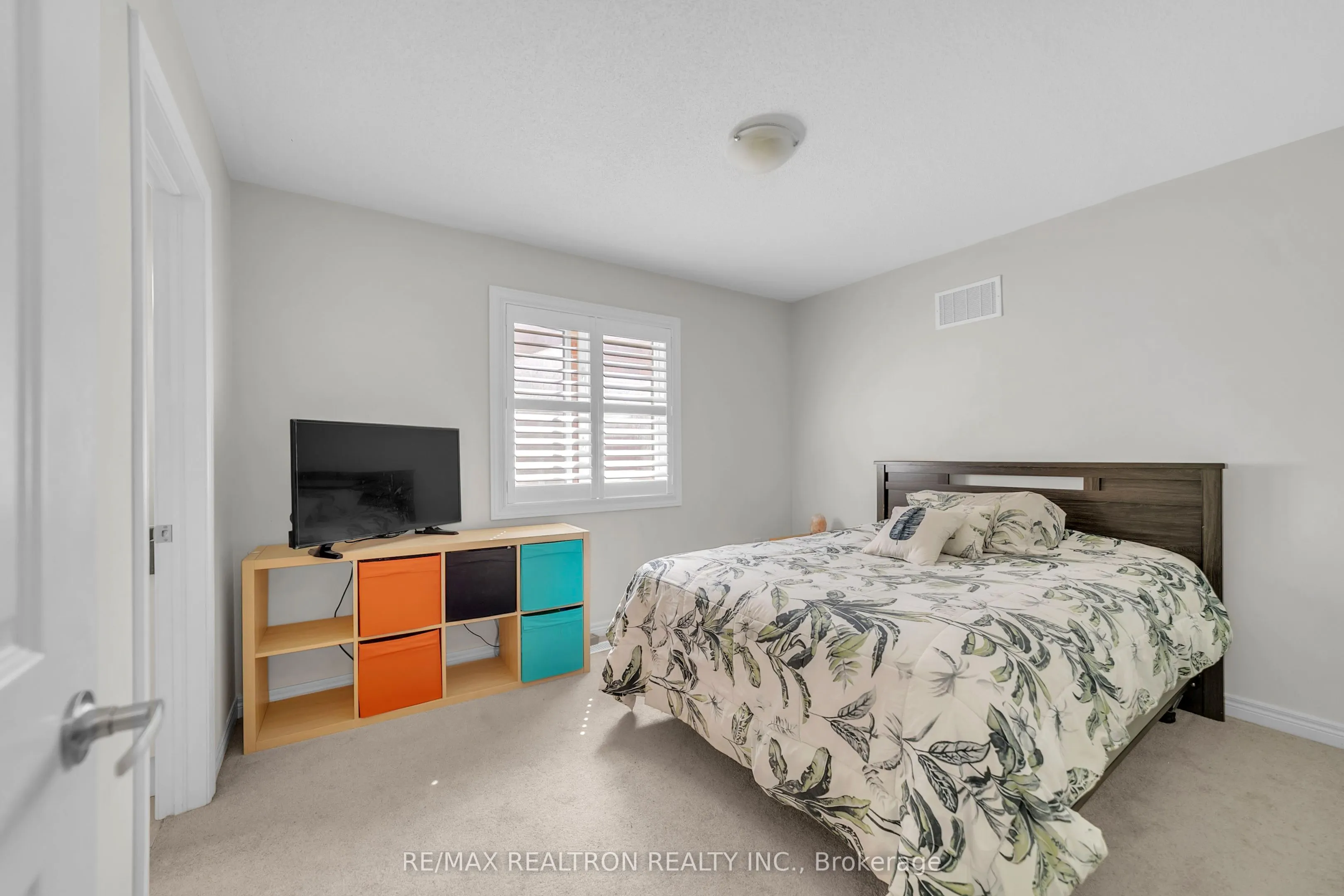 669 Sweetwater Crescent