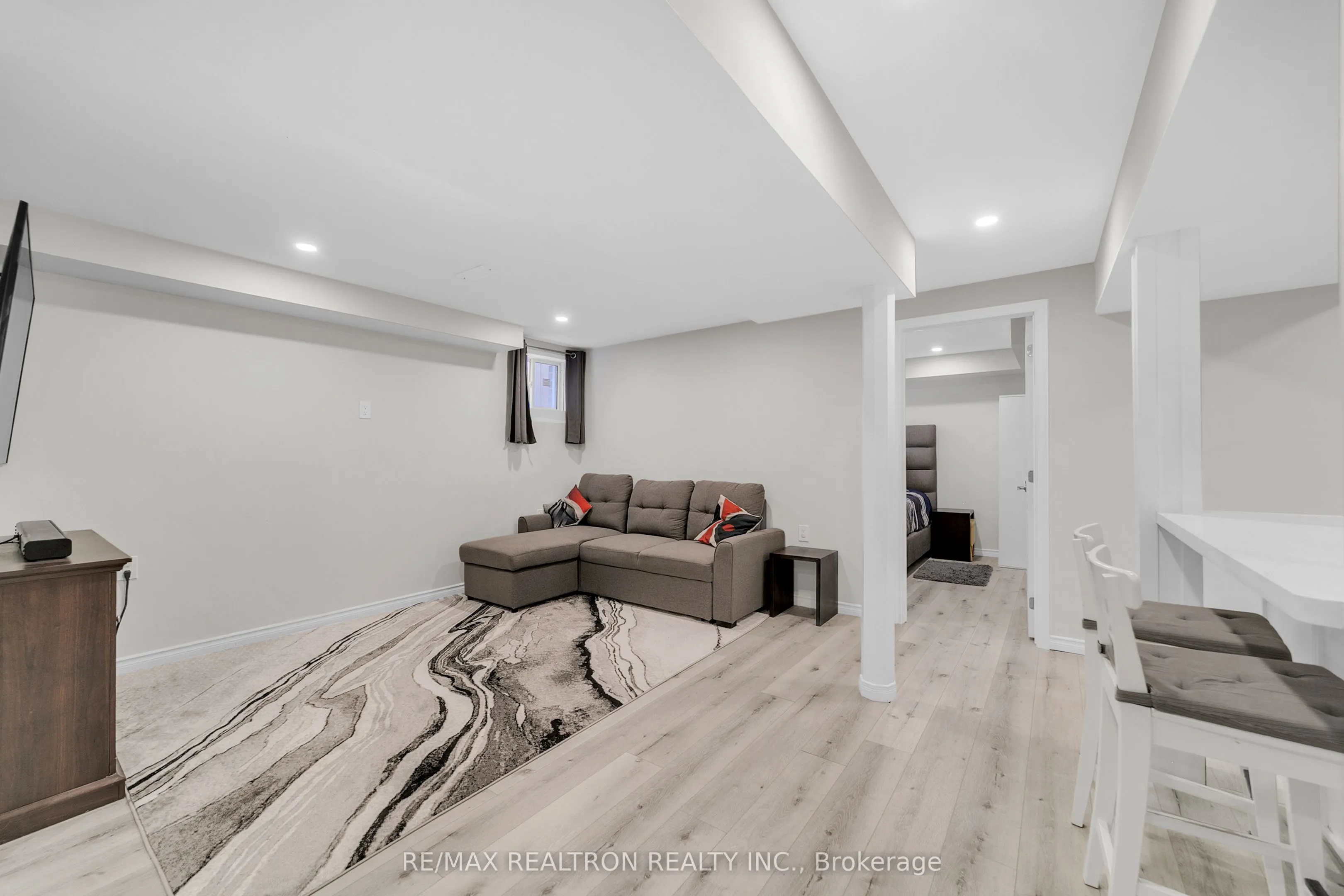 669 Sweetwater Crescent