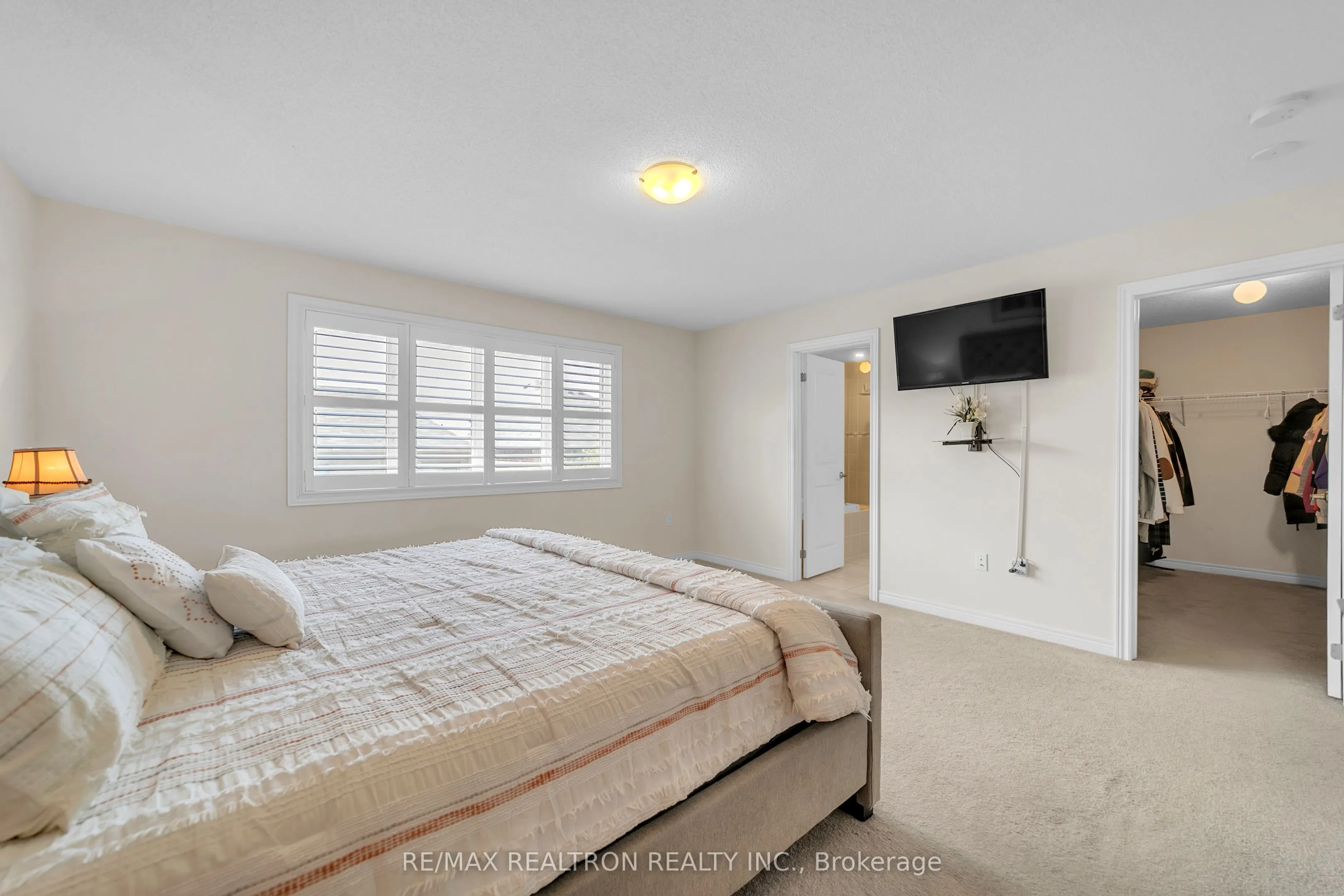 669 Sweetwater Crescent