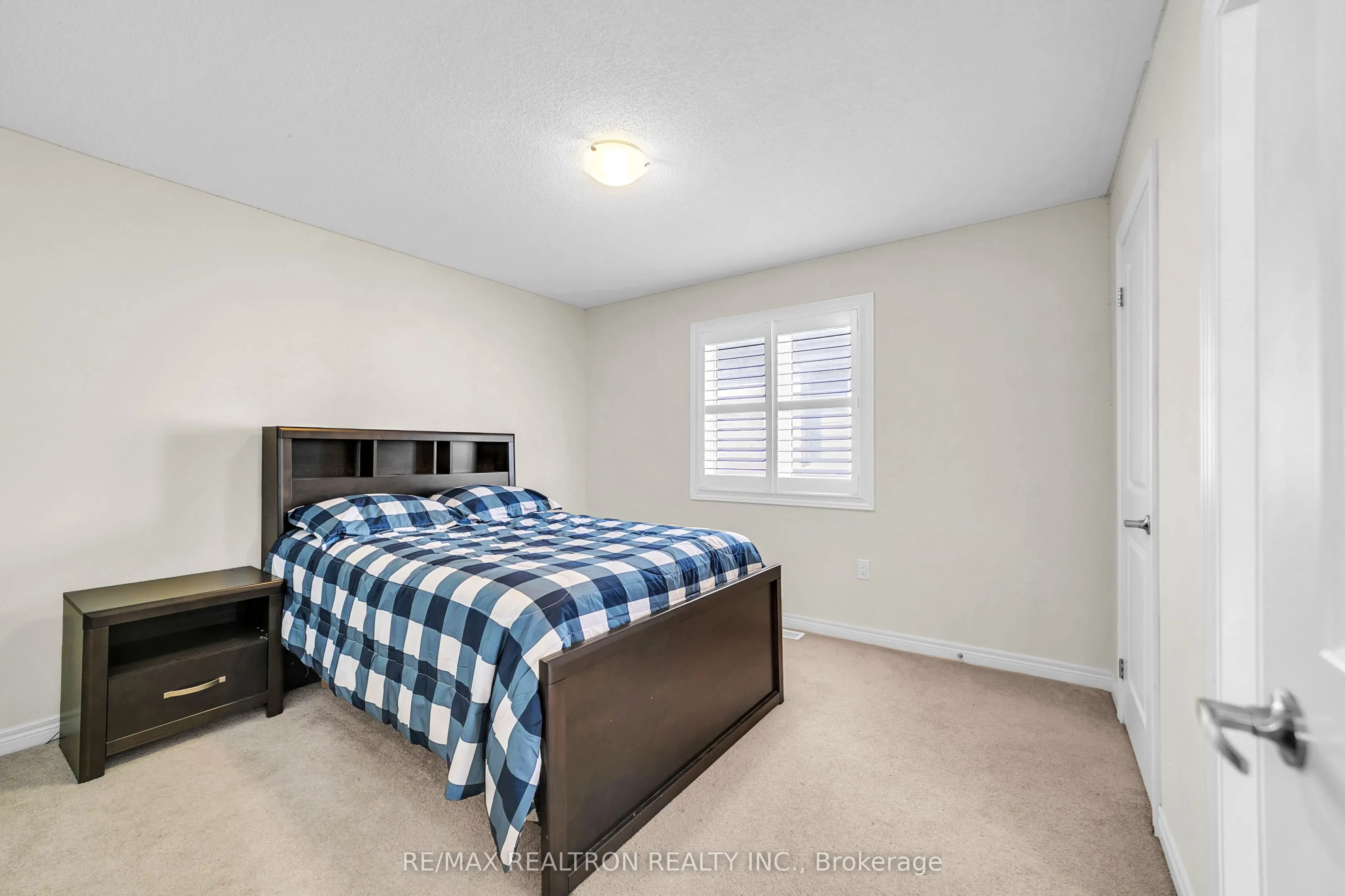 669 Sweetwater Crescent