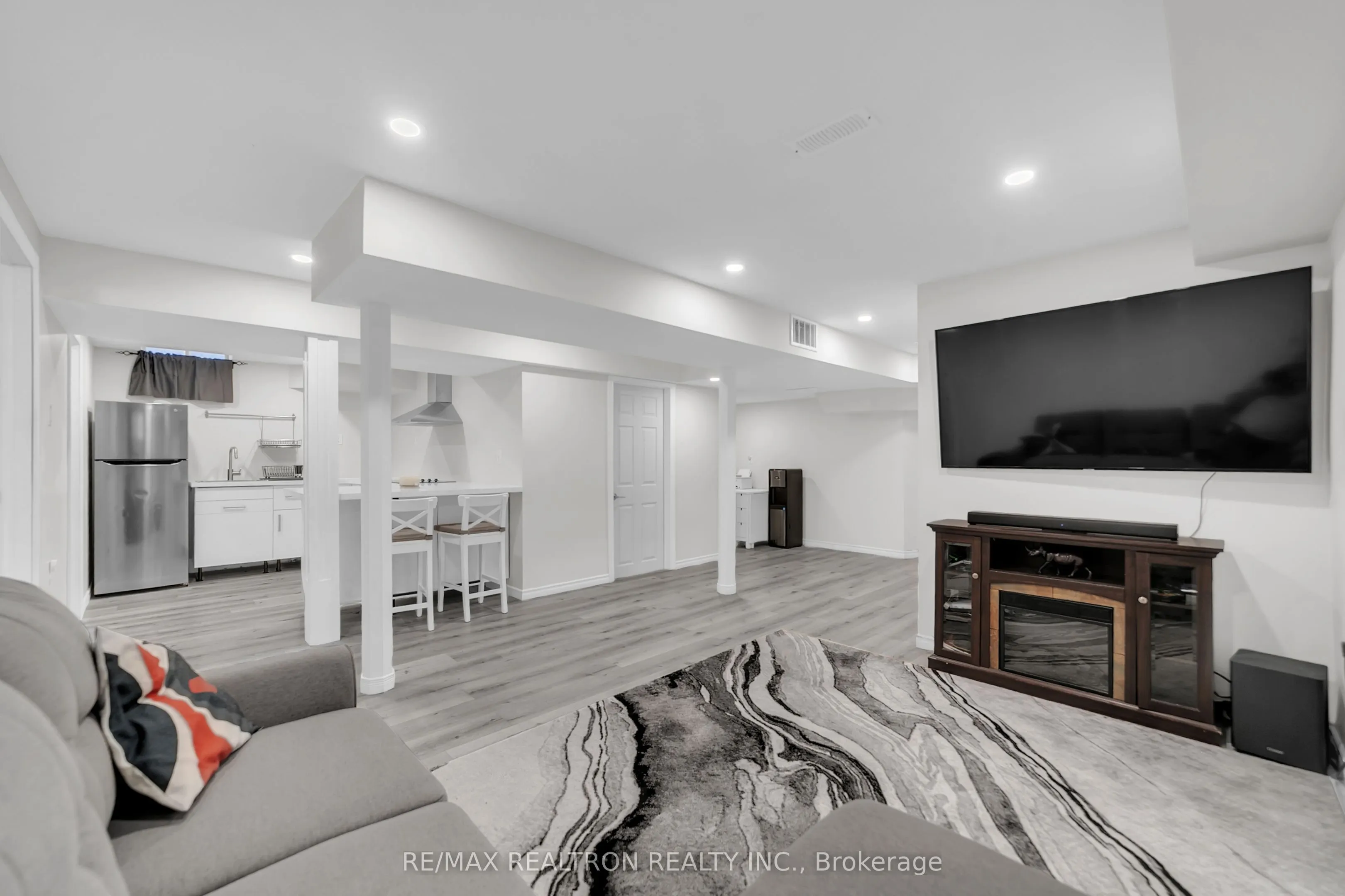 669 Sweetwater Crescent