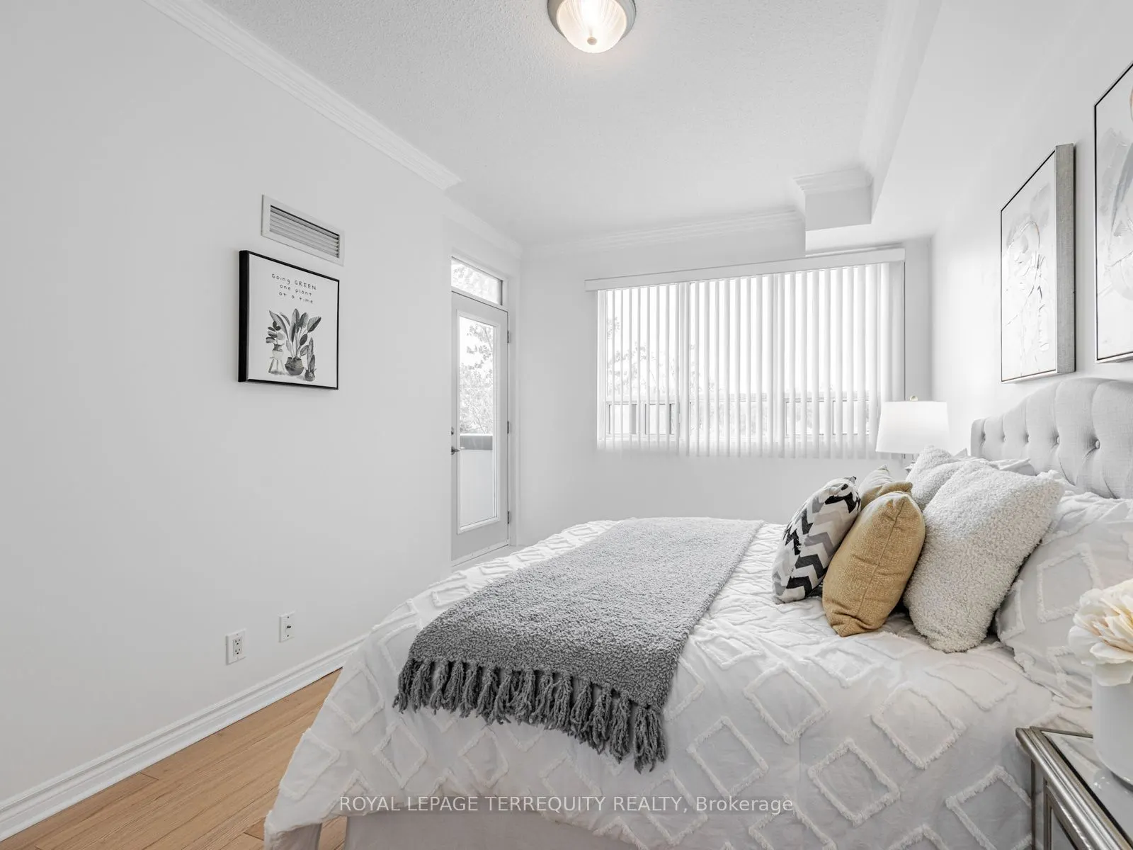 11121 Yonge Street, #215