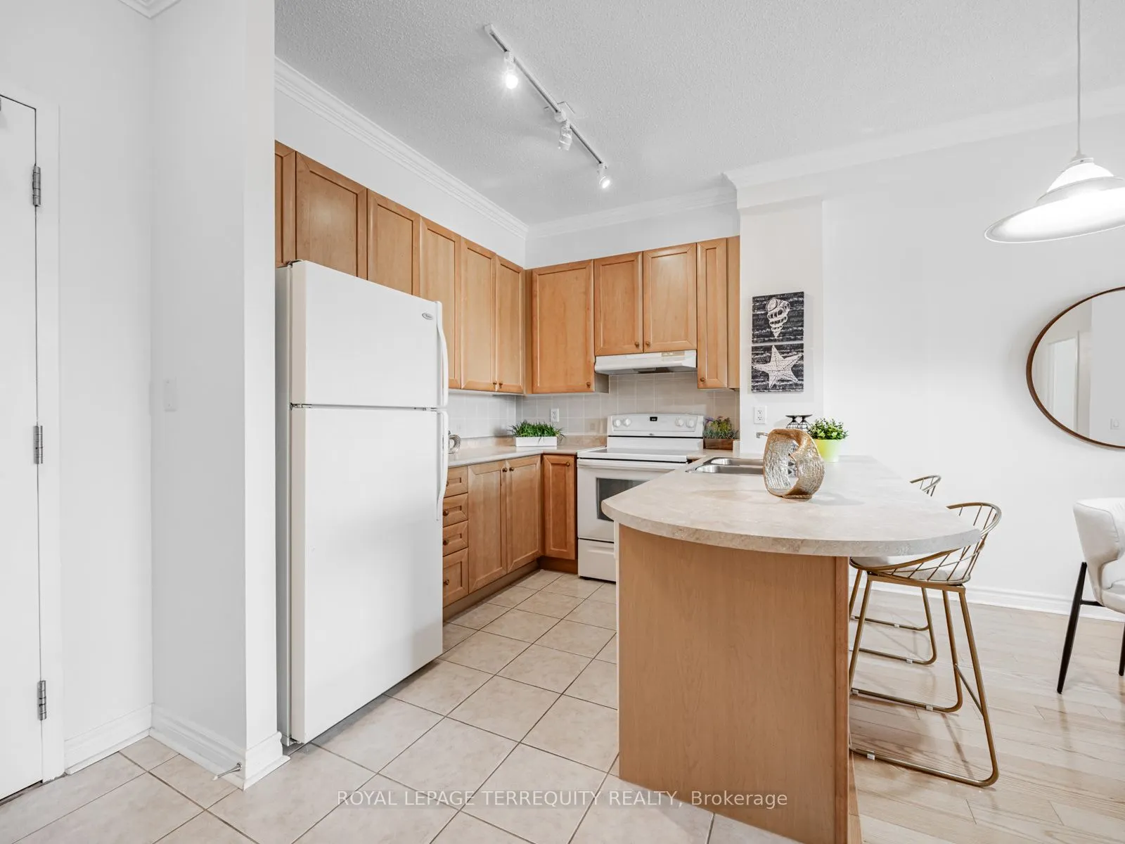 11121 Yonge Street, #215