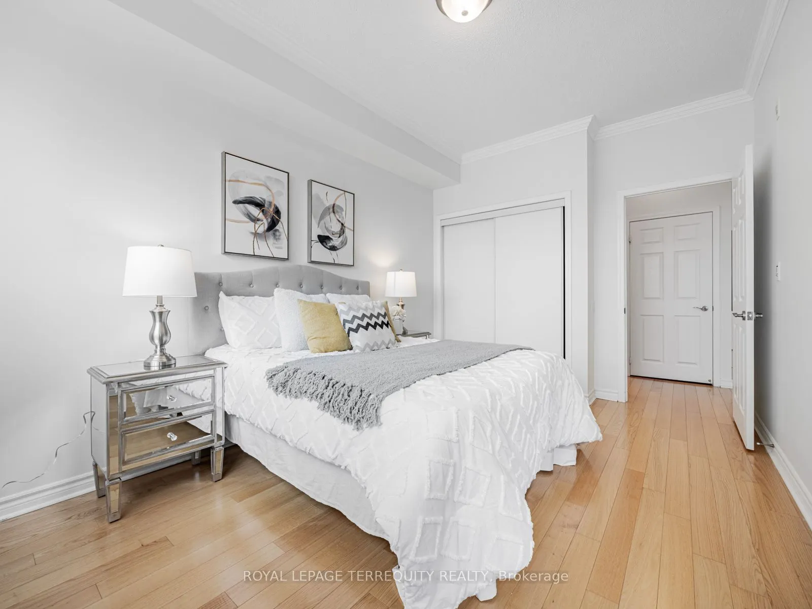 11121 Yonge Street, #215