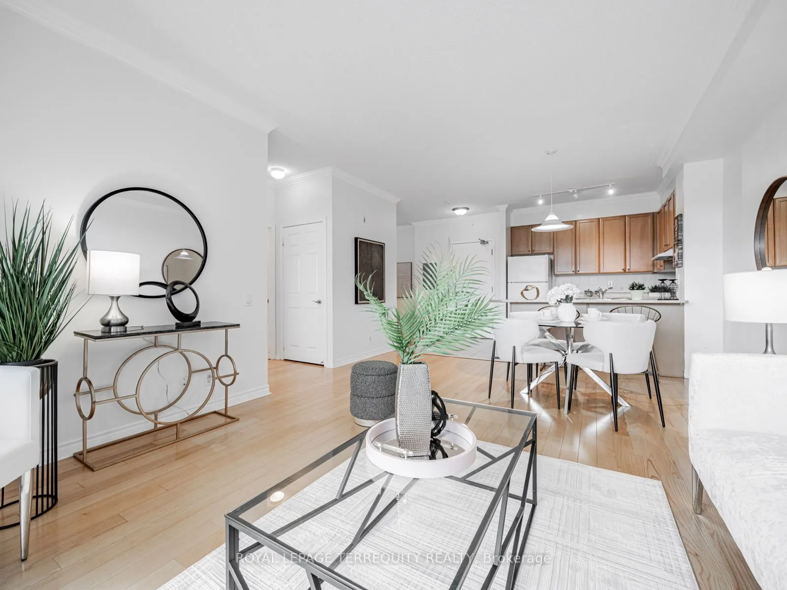 11121 Yonge Street, #215