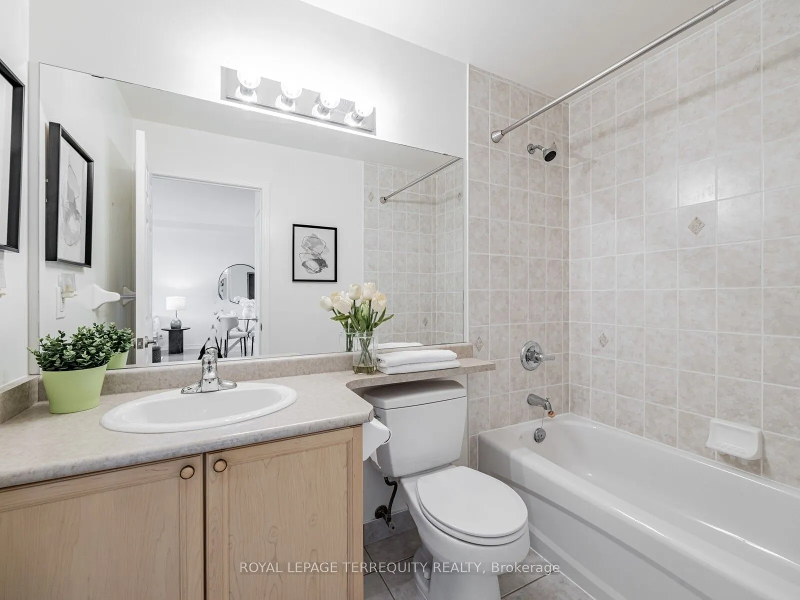 11121 Yonge Street, #215